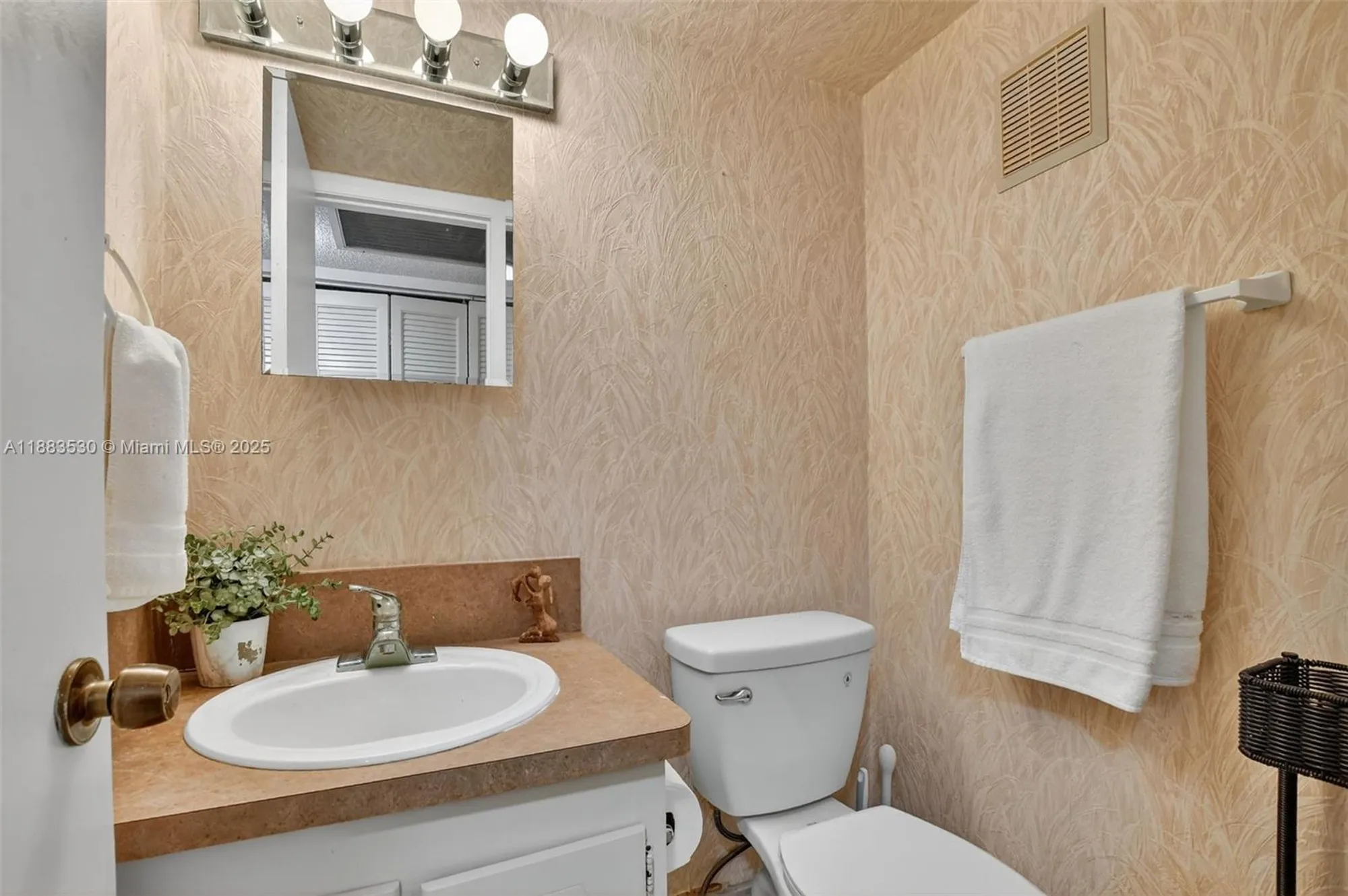 Property Slideshow image 17 of 58 | 2009 farnham n # 2009, Deerfield Beach, FL, 33442