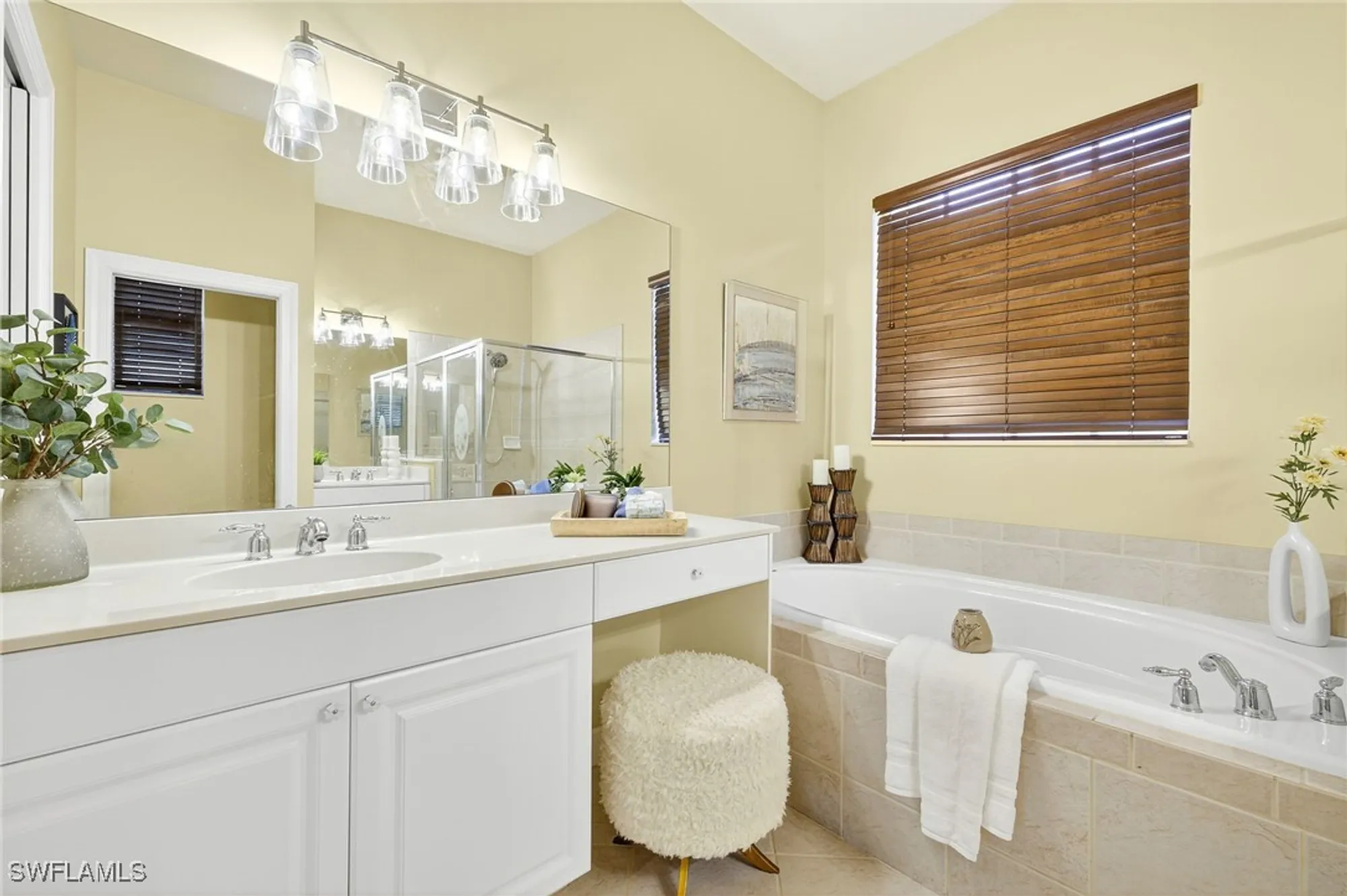 Property Slideshow image 20 of 31 | 8812 mustang island cir, Naples, FL, 34113