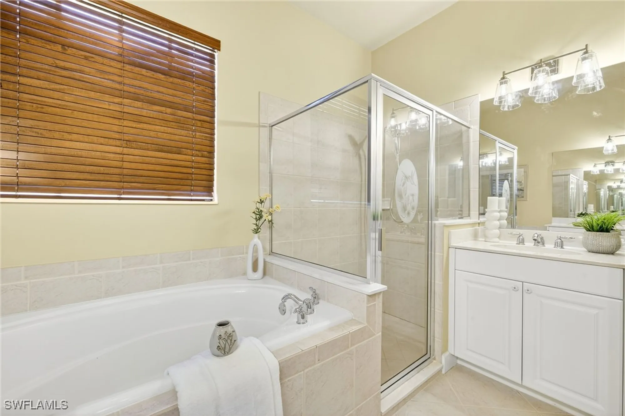 Property Slideshow image 21 of 31 | 8812 mustang island cir, Naples, FL, 34113