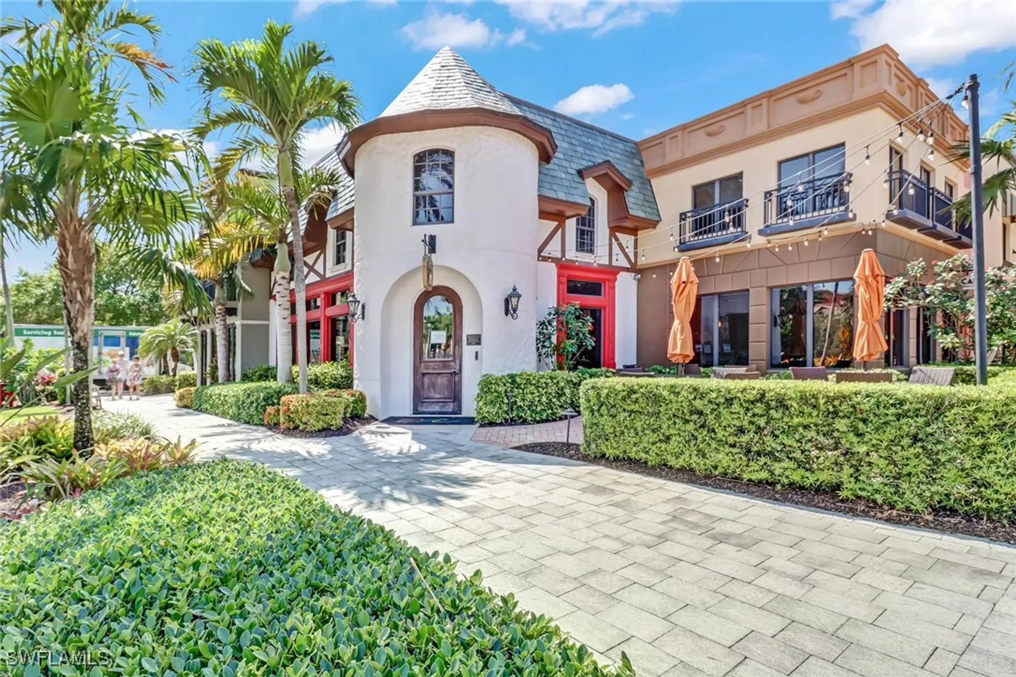 Property Slideshow image 4 of 35 | 8997 cambria cir 2002, Naples, FL, 34113