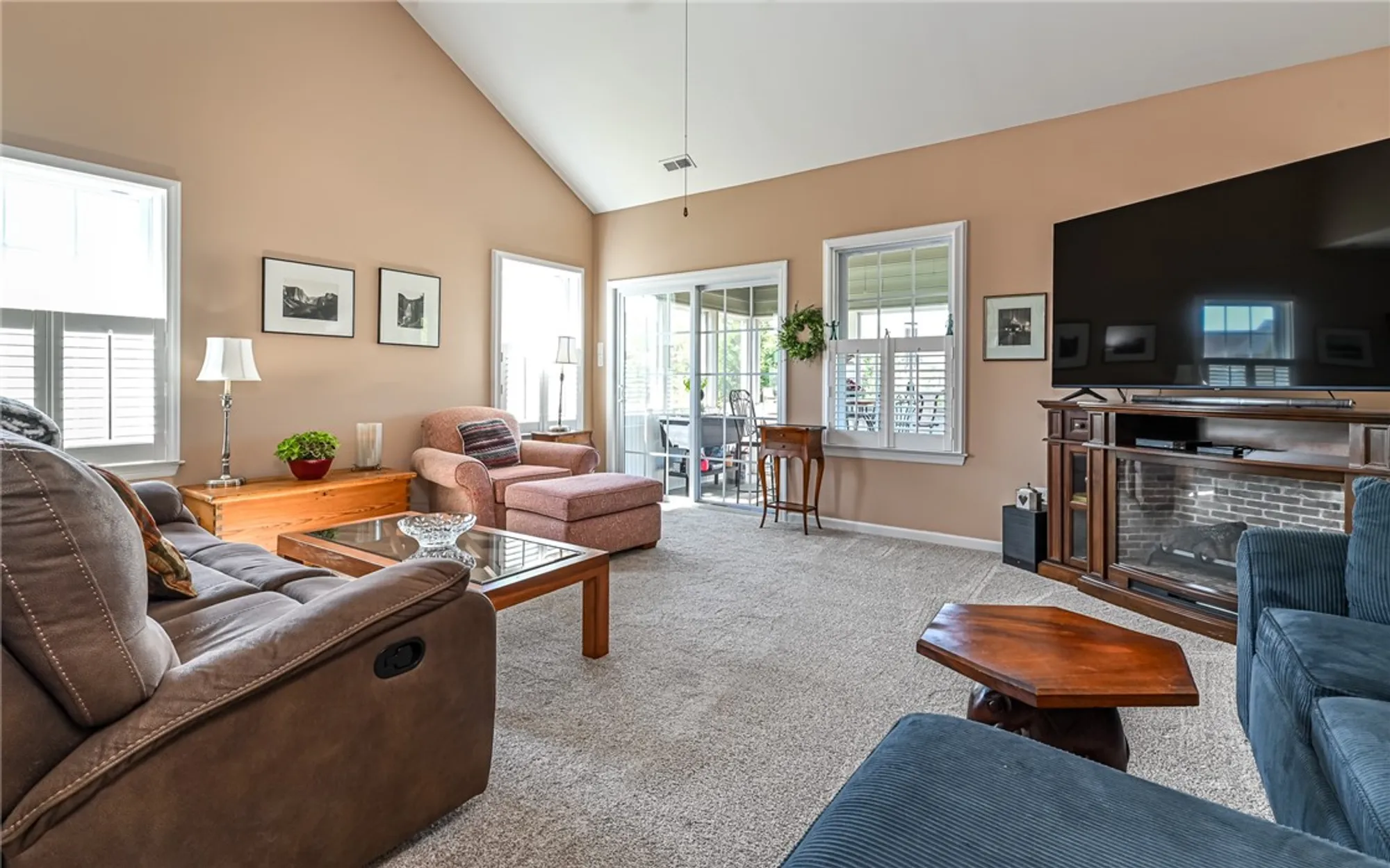 Property Slideshow image 4 of 42 | 150 independence way, Sewickley, PA, 15143