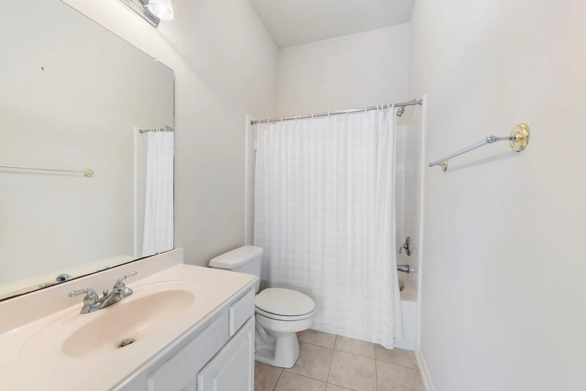 Property Slideshow image 18 of 24 | 31 e royal mews, The Woodlands, TX, 77384