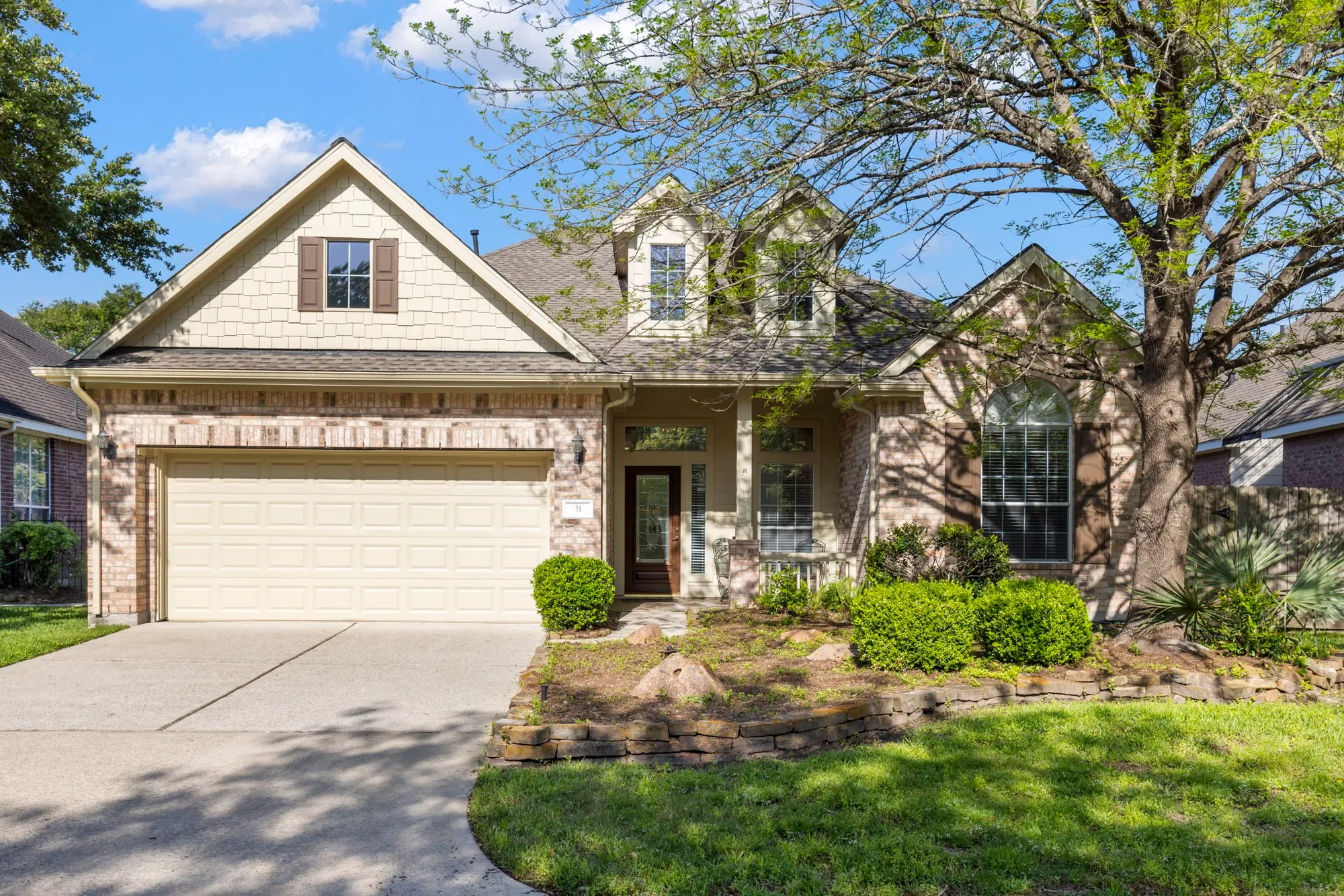 Property Slideshow image 1 of 24 | 31 e royal mews, The Woodlands, TX, 77384
