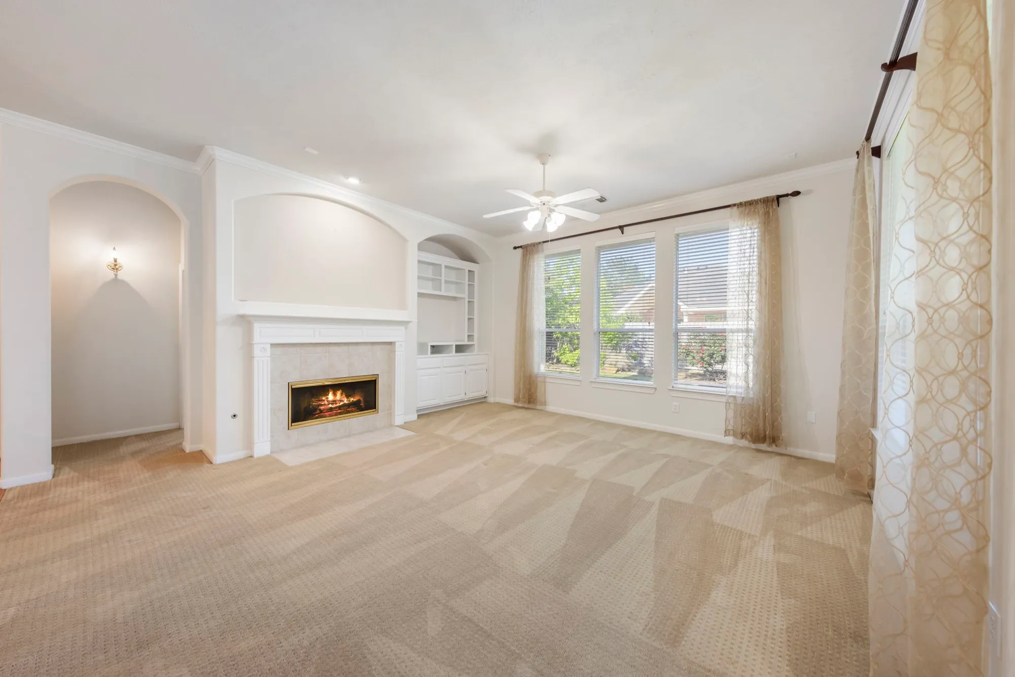 Property Slideshow image 11 of 24 | 31 e royal mews, The Woodlands, TX, 77384