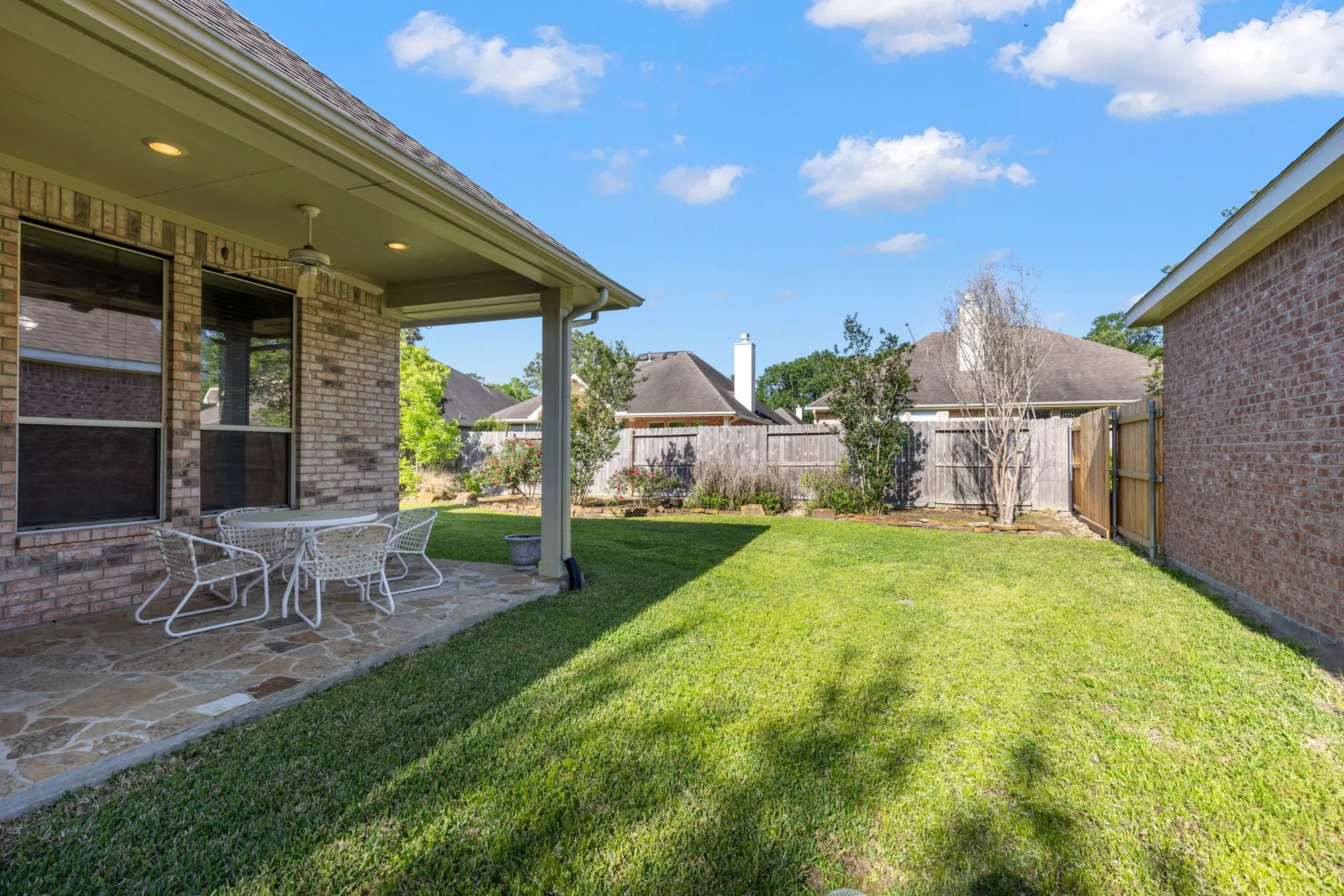 Property Slideshow image 21 of 24 | 31 e royal mews, The Woodlands, TX, 77384