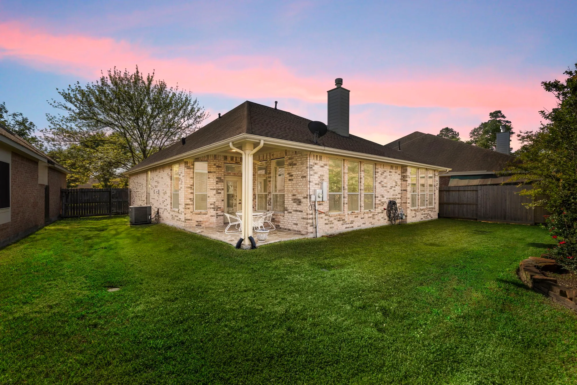 Property Slideshow image 23 of 24 | 31 e royal mews, The Woodlands, TX, 77384