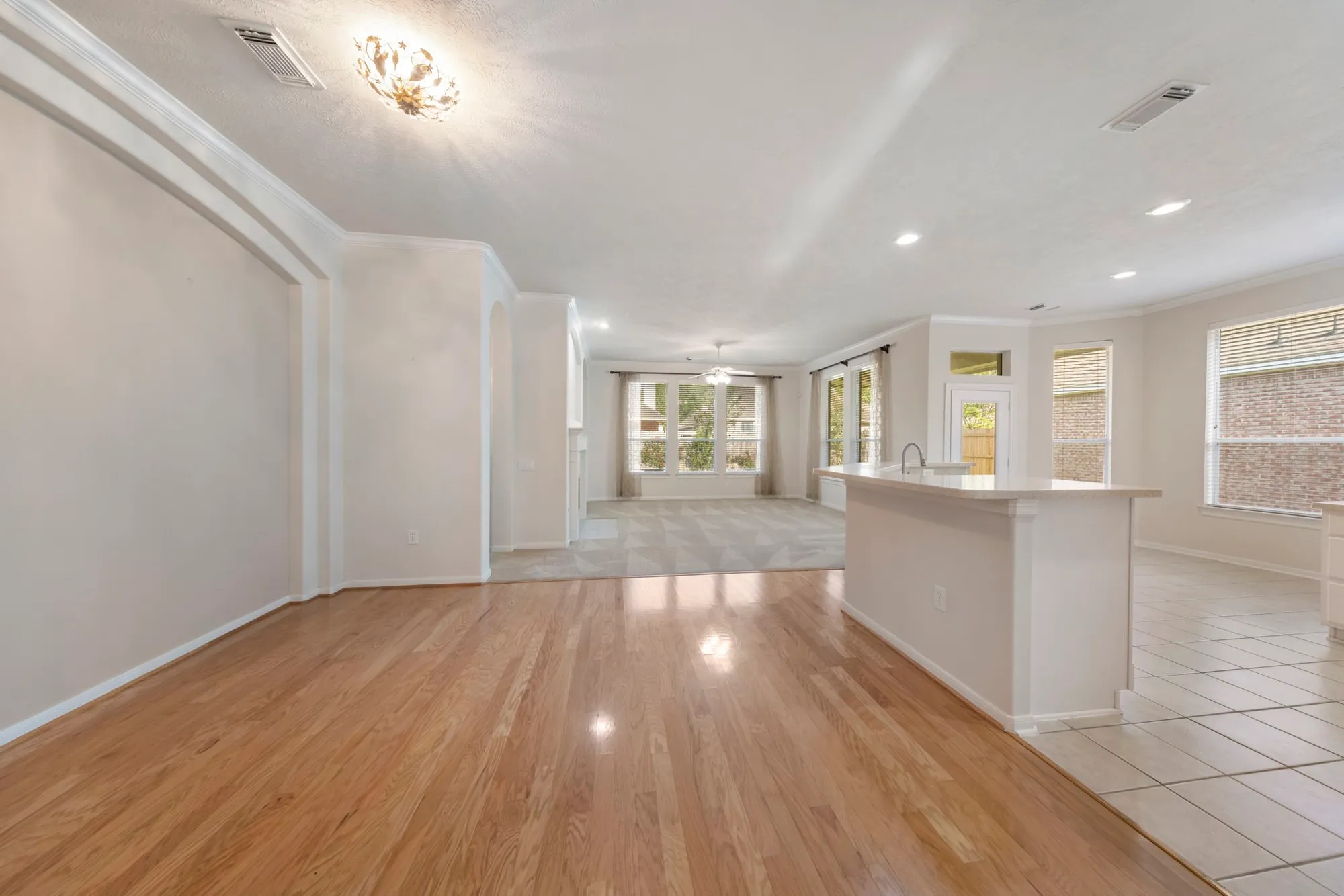 Property Slideshow image 5 of 24 | 31 e royal mews, The Woodlands, TX, 77384