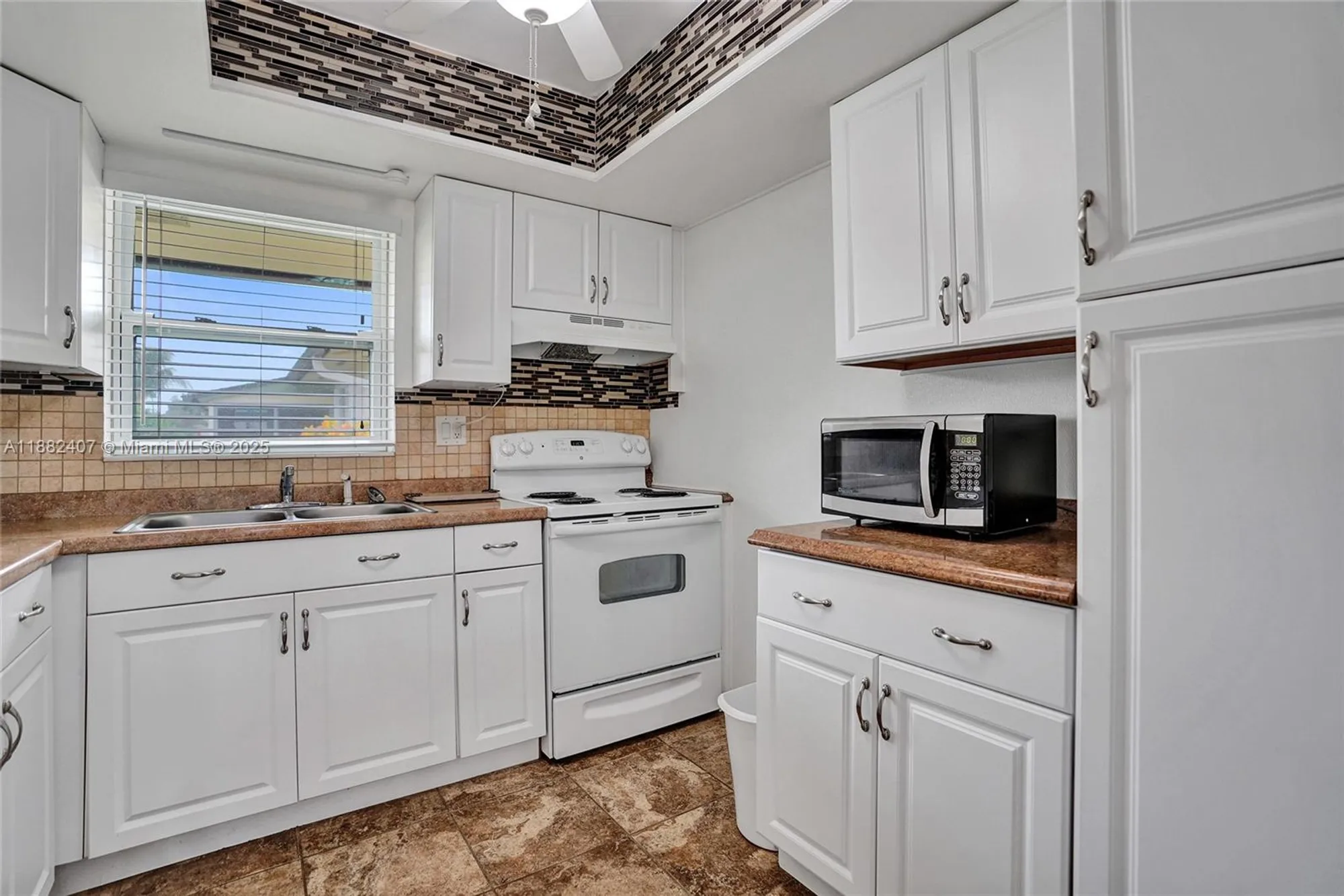 Property Slideshow image 13 of 63 | 2921 crosley dr e, West Palm Beach, FL, 33415