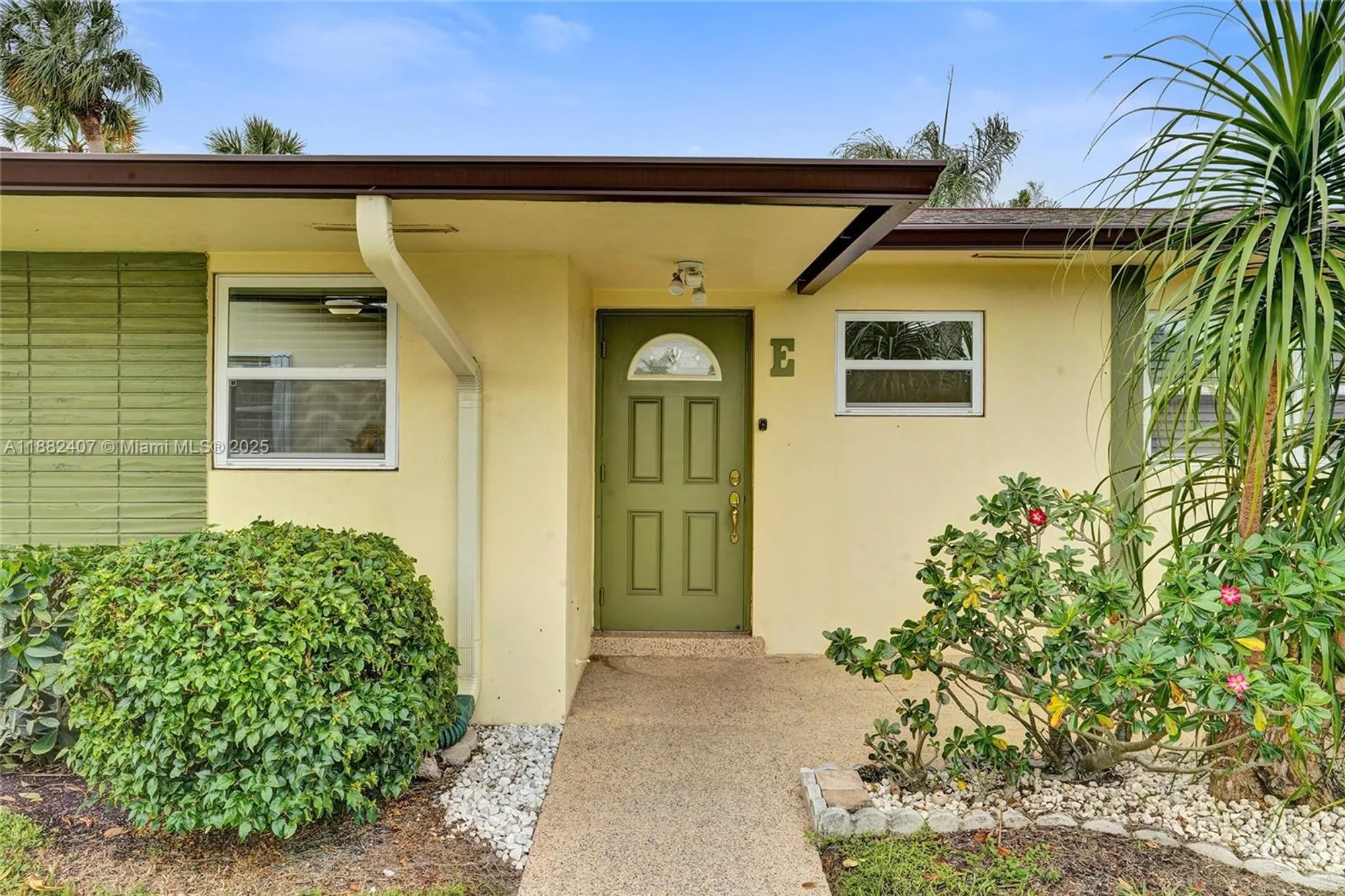 Property Slideshow image 4 of 63 | 2921 crosley dr e, West Palm Beach, FL, 33415