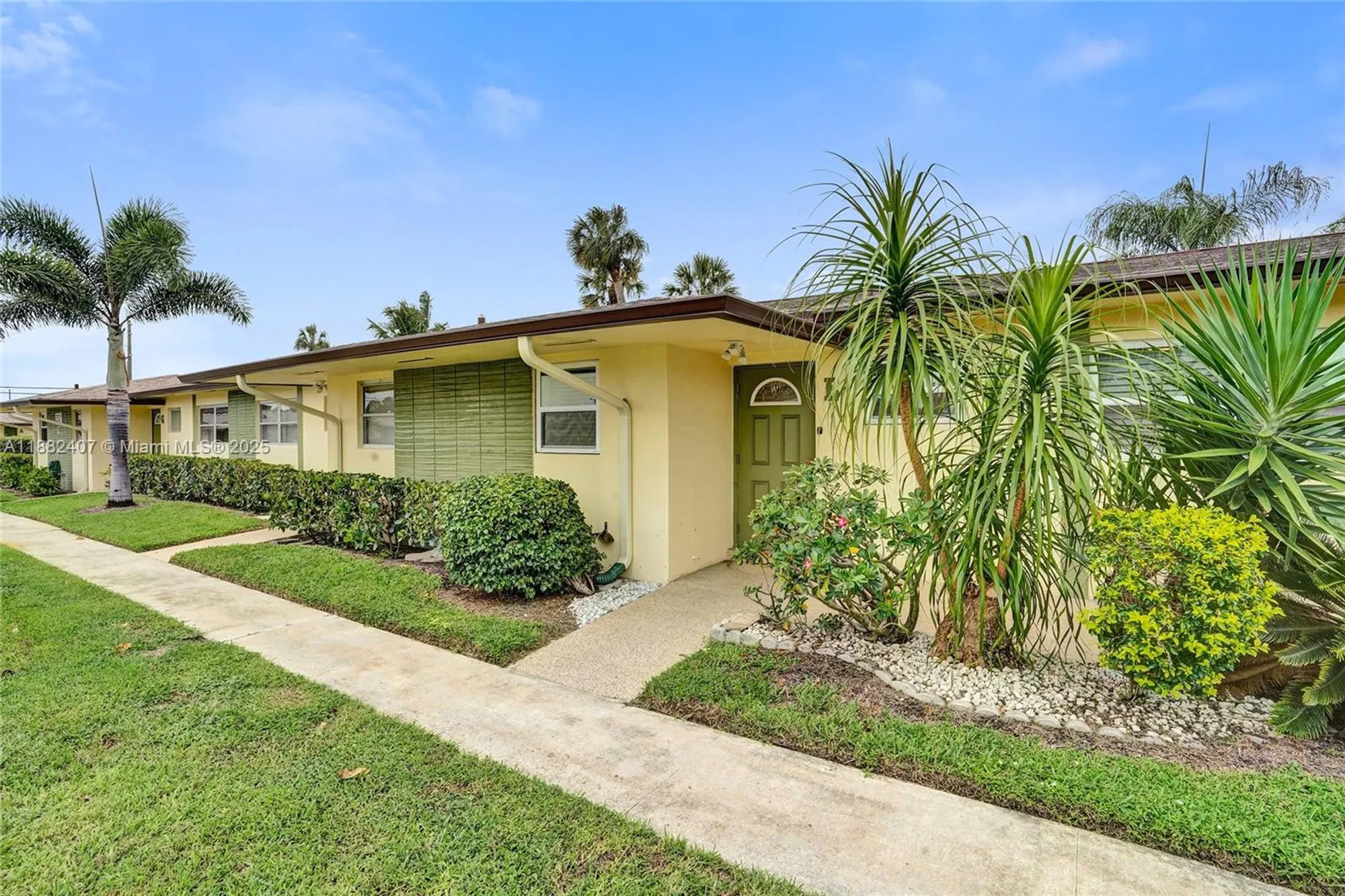 Property Slideshow image 6 of 63 | 2921 crosley dr e, West Palm Beach, FL, 33415