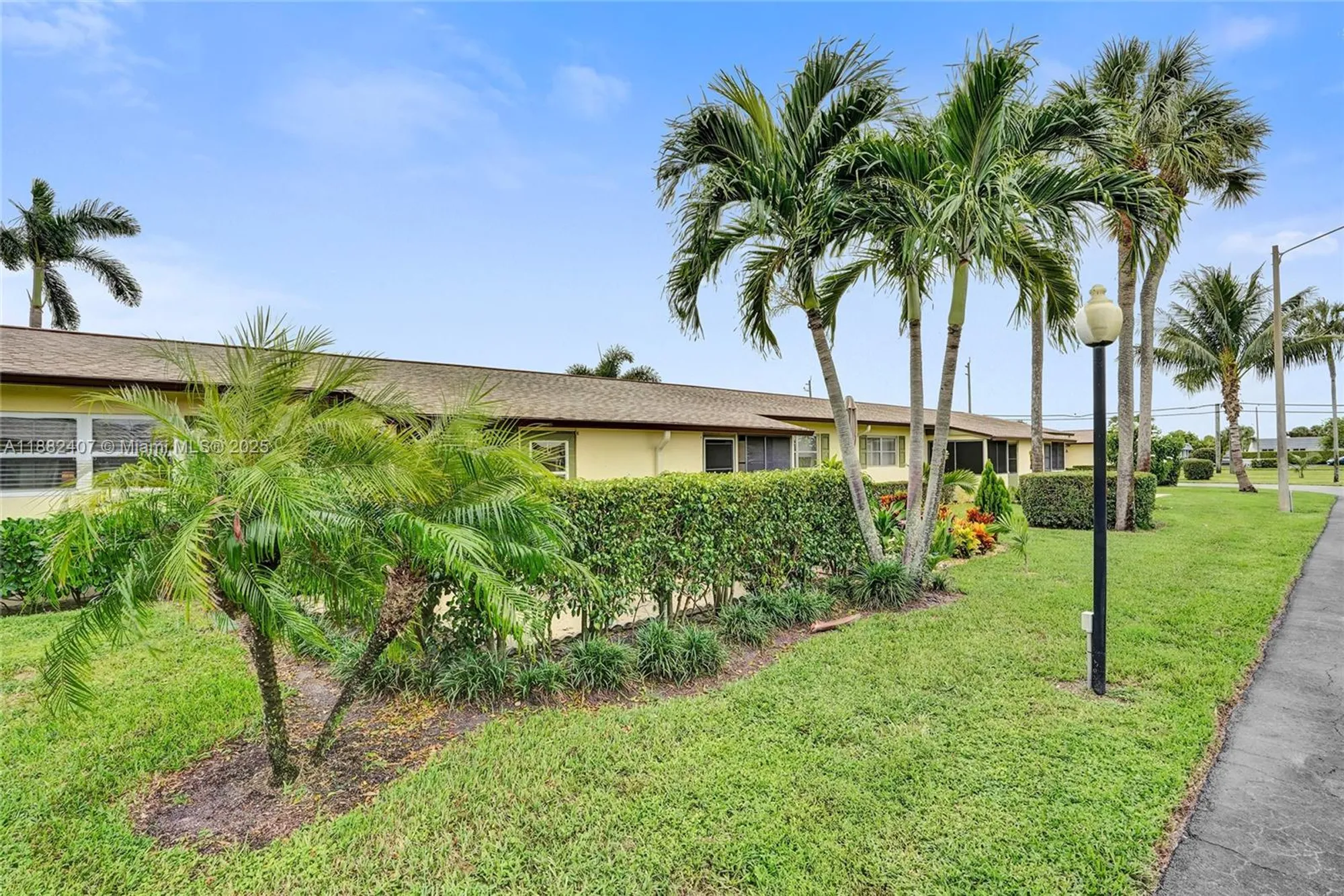 Property Slideshow image 7 of 63 | 2921 crosley dr e, West Palm Beach, FL, 33415