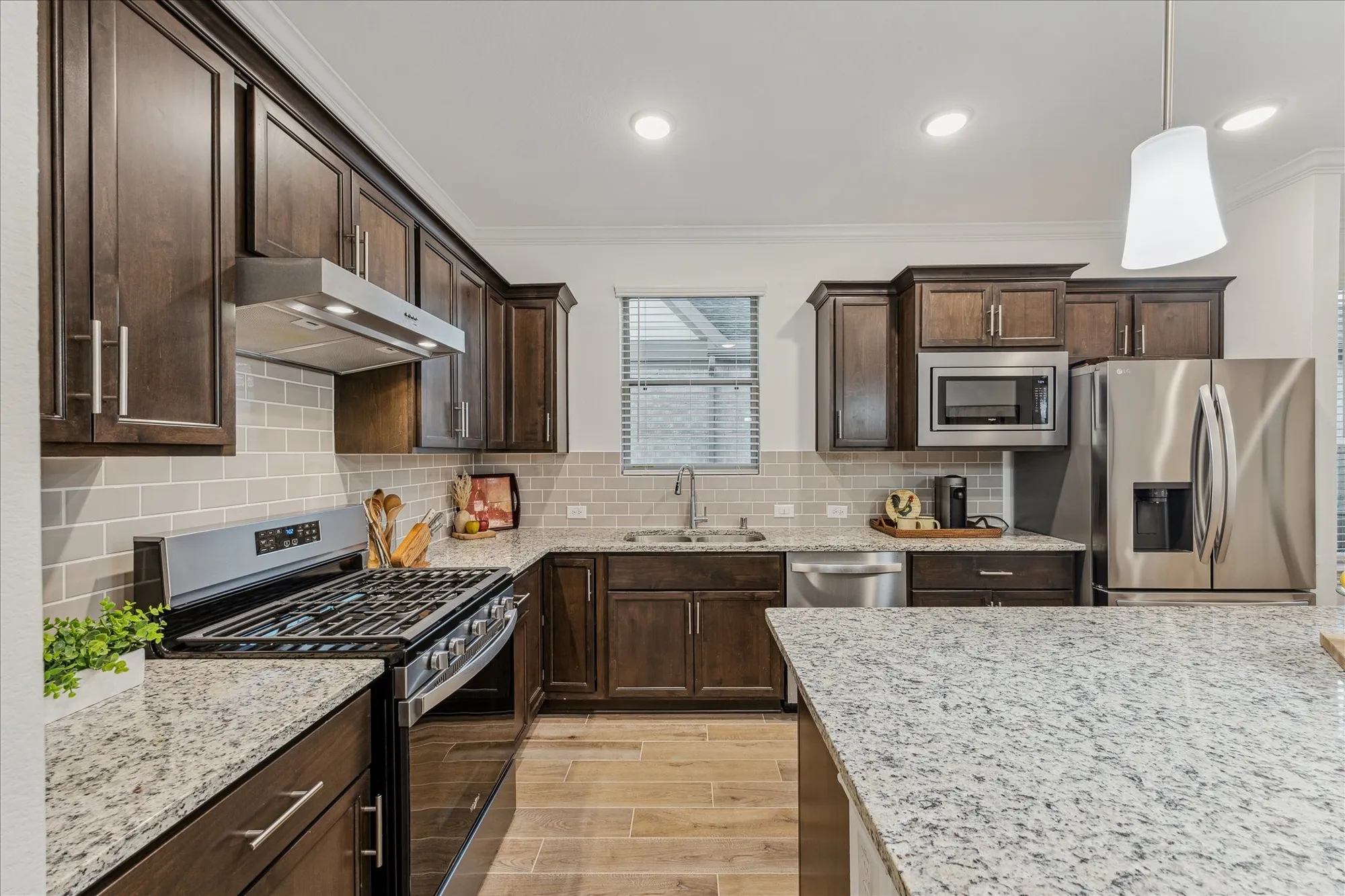 Property Slideshow image 12 of 32 | 7747 rolling stone dr, Fulshear, TX, 77441