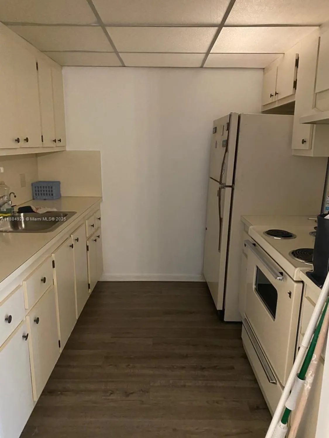 Property Slideshow image 14 of 19 | 151 sw 134th way 212n, Pembroke Pines, FL, 33027