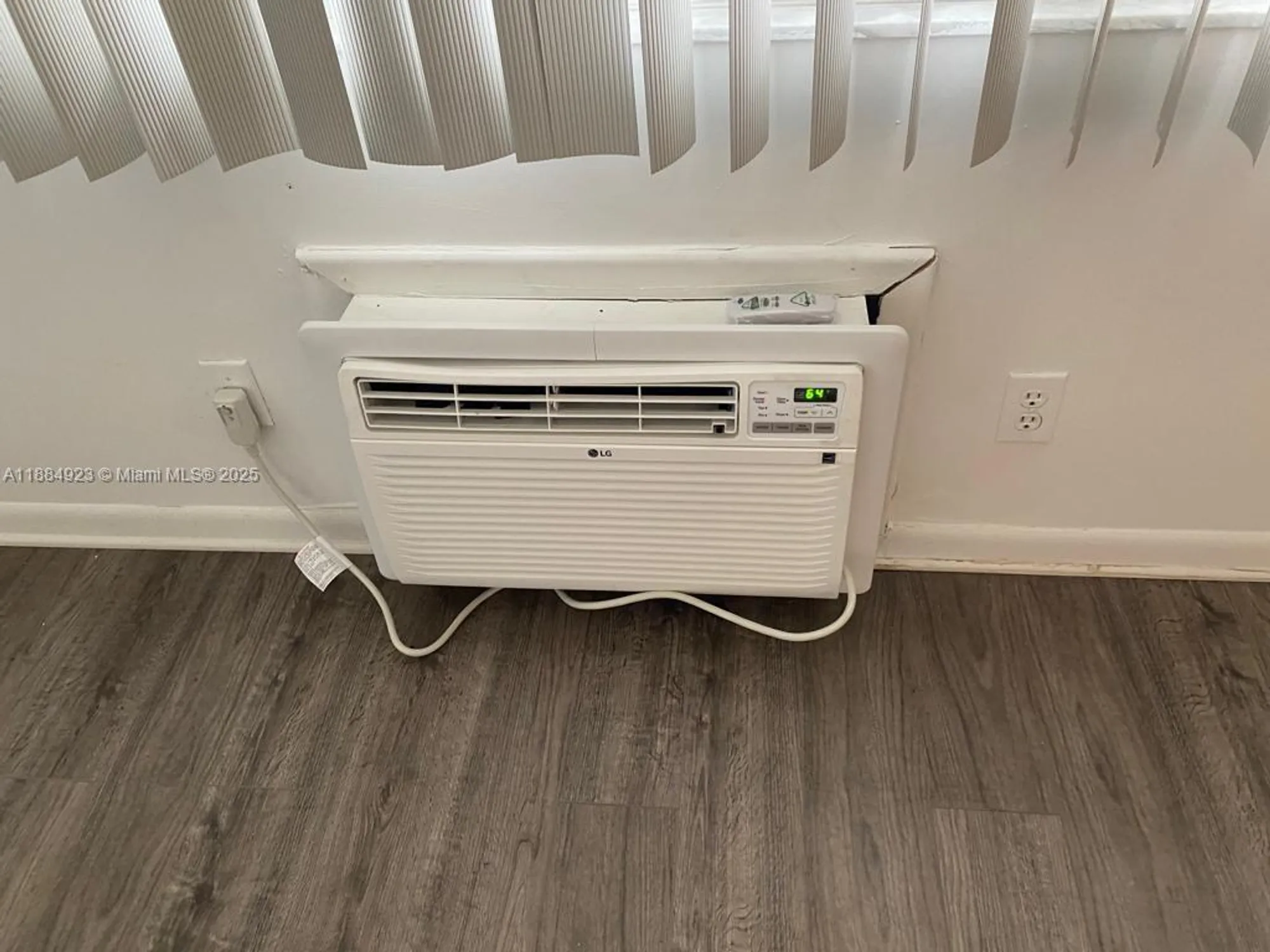 Property Slideshow image 11 of 19 | 151 sw 134th way 212n, Pembroke Pines, FL, 33027