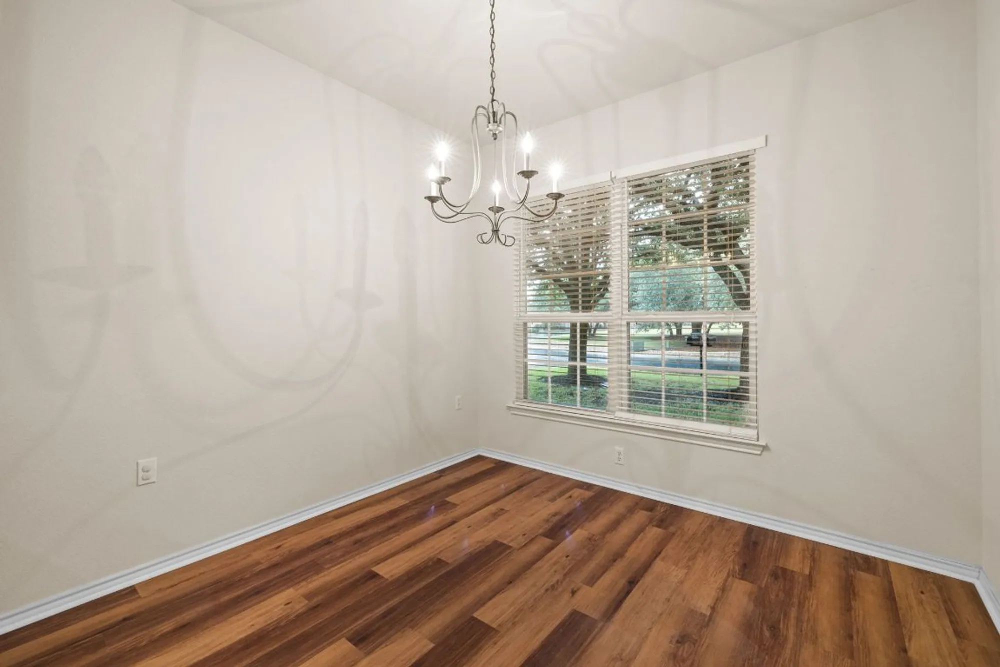 Property Slideshow image 18 of 34 | 107 sunnyside bnd # bnd, Georgetown, TX, 78633