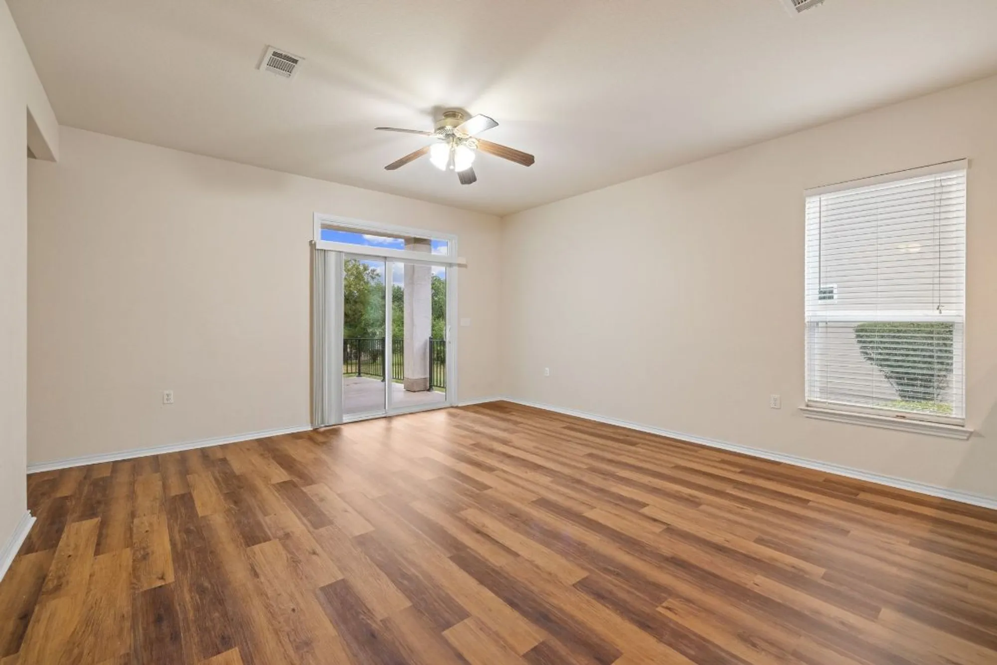 Property Slideshow image 11 of 34 | 107 sunnyside bnd # bnd, Georgetown, TX, 78633