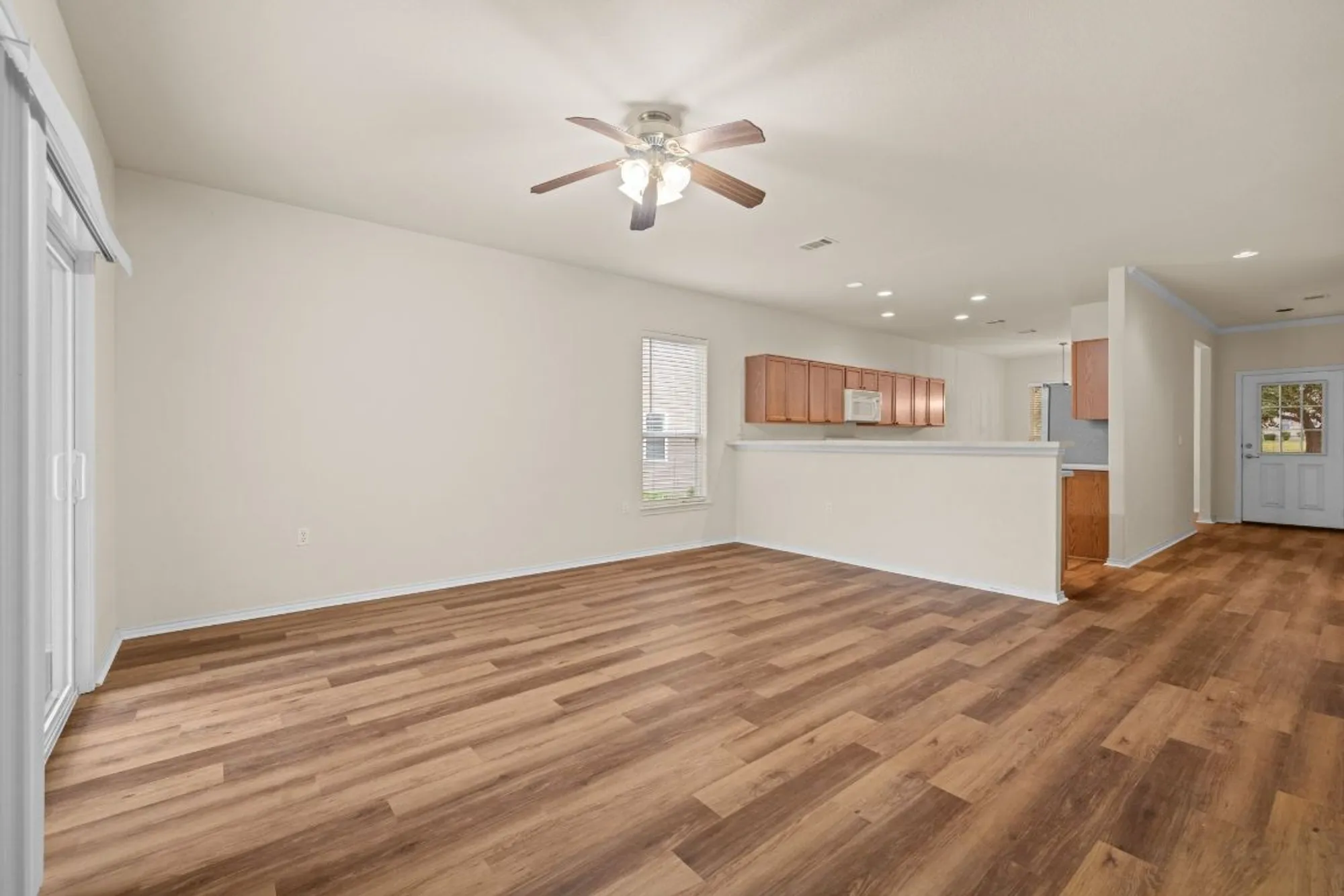 Property Slideshow image 12 of 34 | 107 sunnyside bnd # bnd, Georgetown, TX, 78633