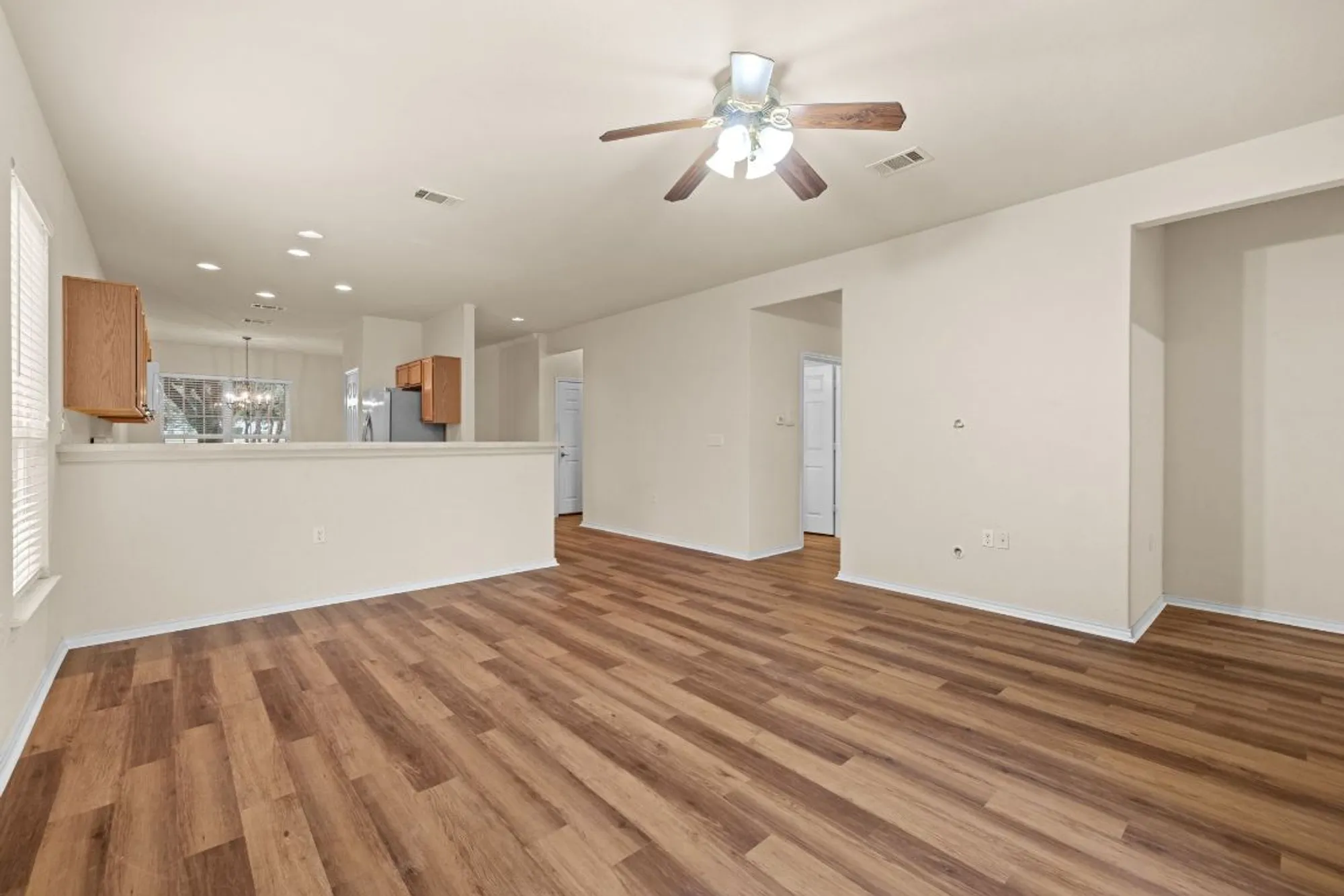 Property Slideshow image 13 of 34 | 107 sunnyside bnd # bnd, Georgetown, TX, 78633