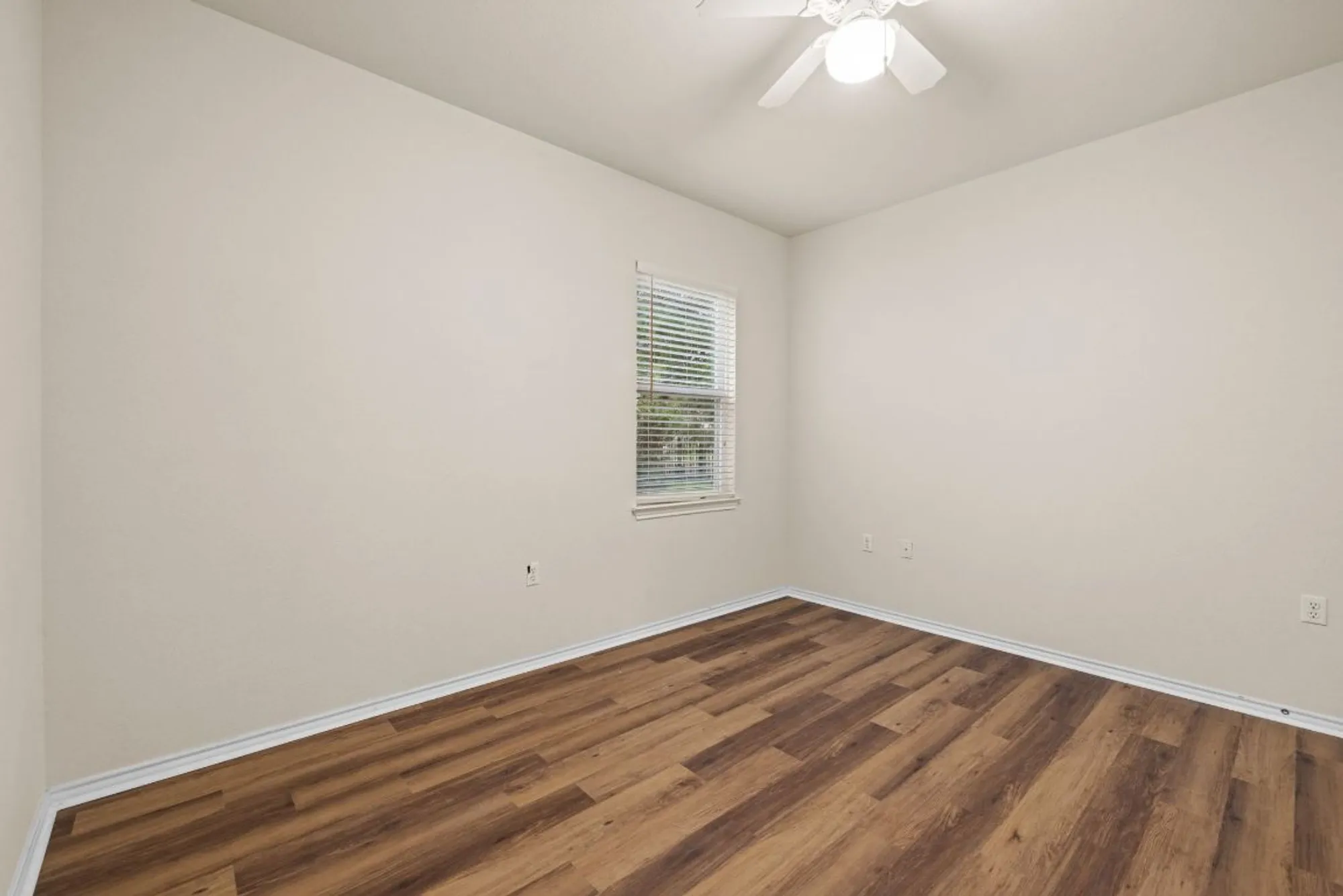 Property Slideshow image 25 of 34 | 107 sunnyside bnd # bnd, Georgetown, TX, 78633