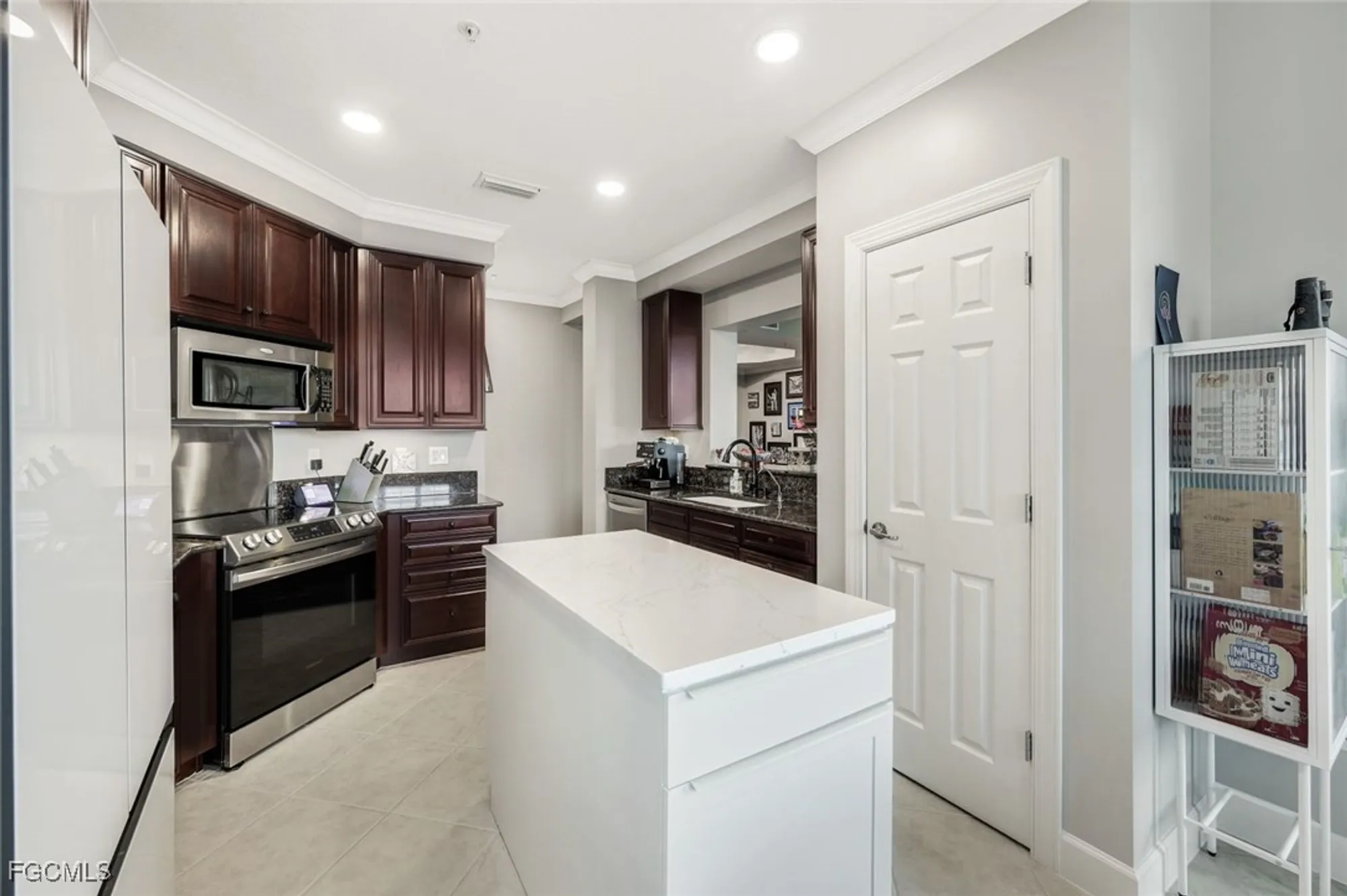 Property Slideshow image 11 of 49 | 10390 glastonbury cir 102, Fort Myers, FL, 33913