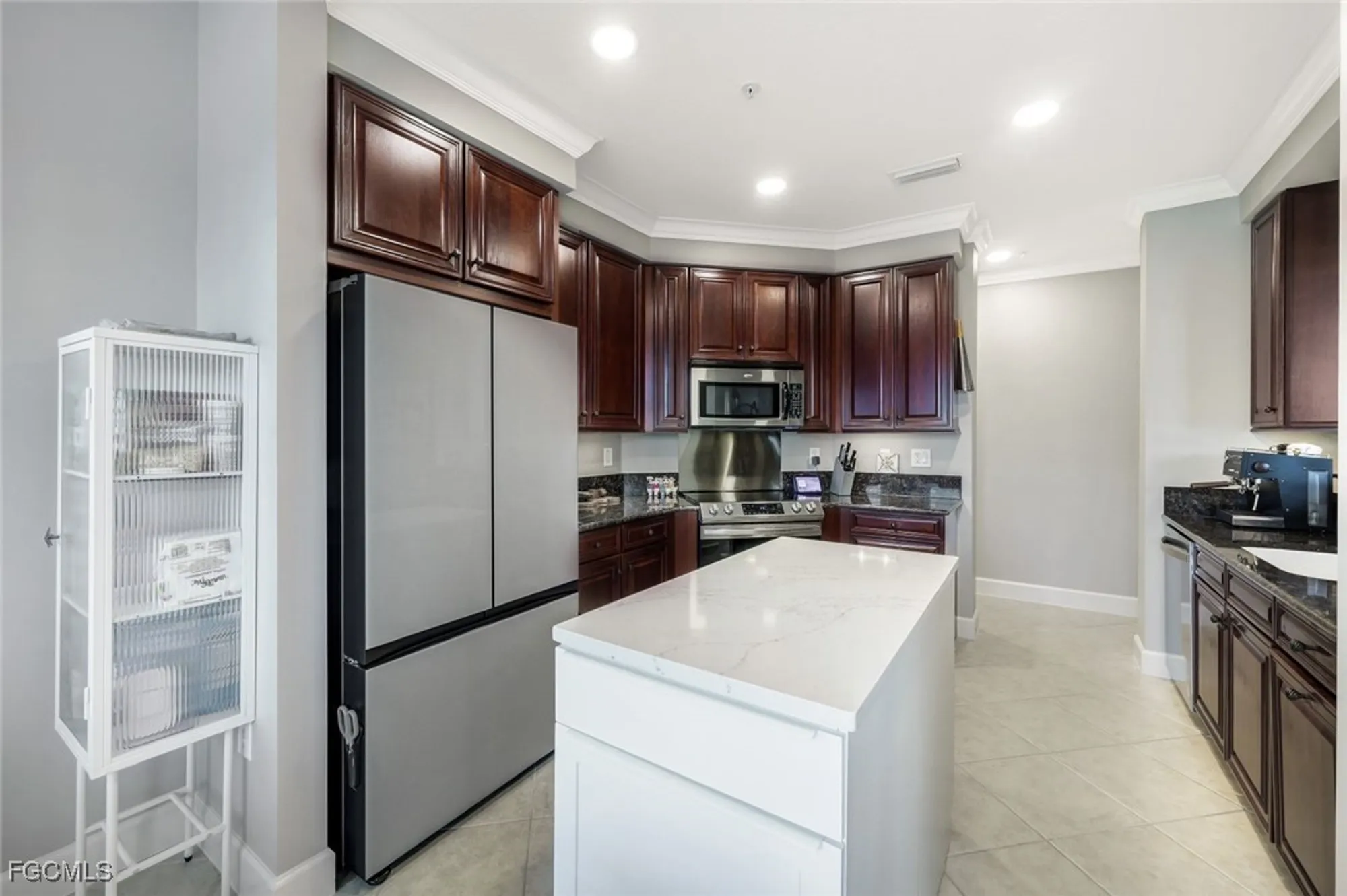 Property Slideshow image 13 of 49 | 10390 glastonbury cir 102, Fort Myers, FL, 33913