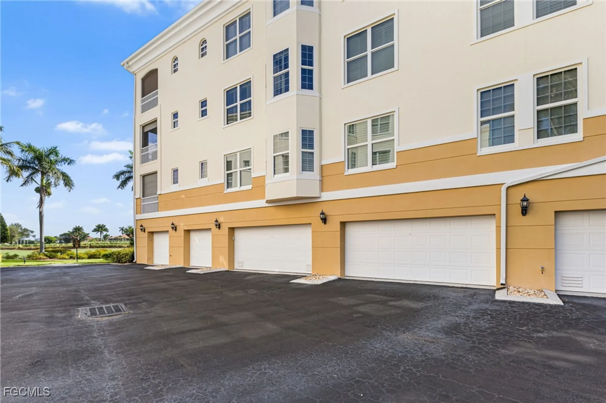 Property Slideshow image 17 of 50 | 11110 harbour yacht ct 33b, Fort Myers, FL, 33908