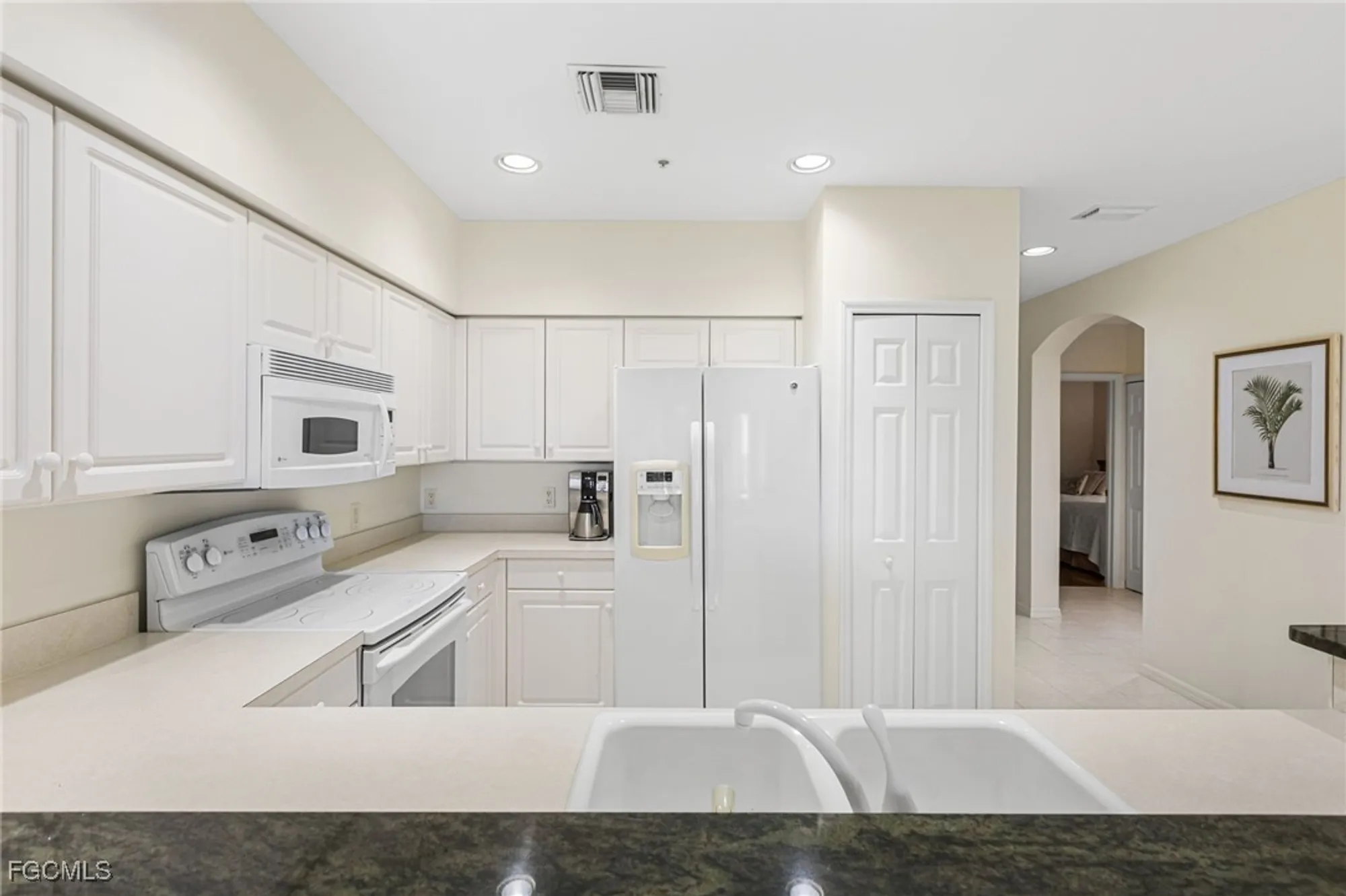 Property Slideshow image 12 of 50 | 11110 harbour yacht ct 33b, Fort Myers, FL, 33908