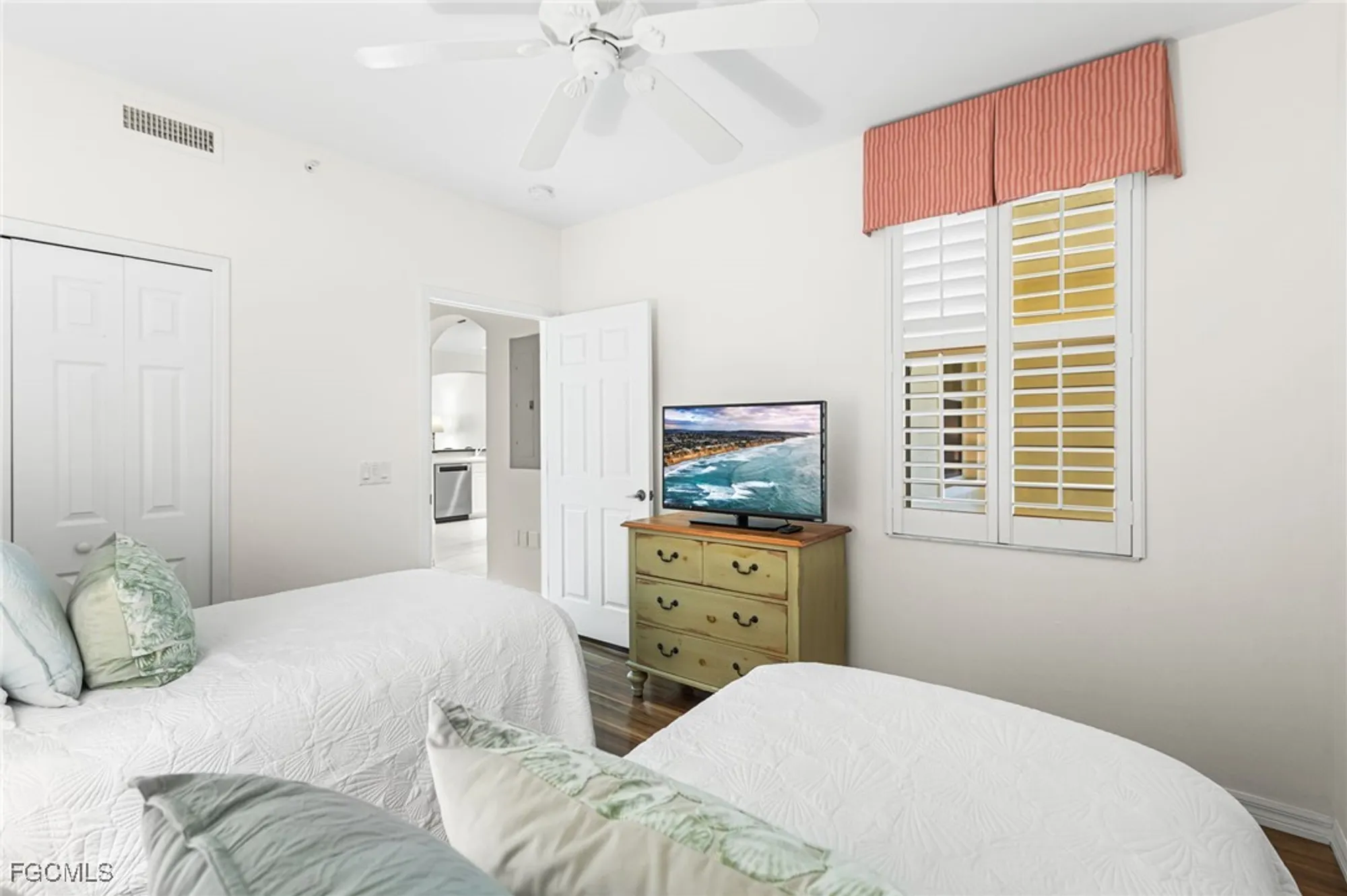 Property Slideshow image 24 of 50 | 11110 harbour yacht ct 33b, Fort Myers, FL, 33908
