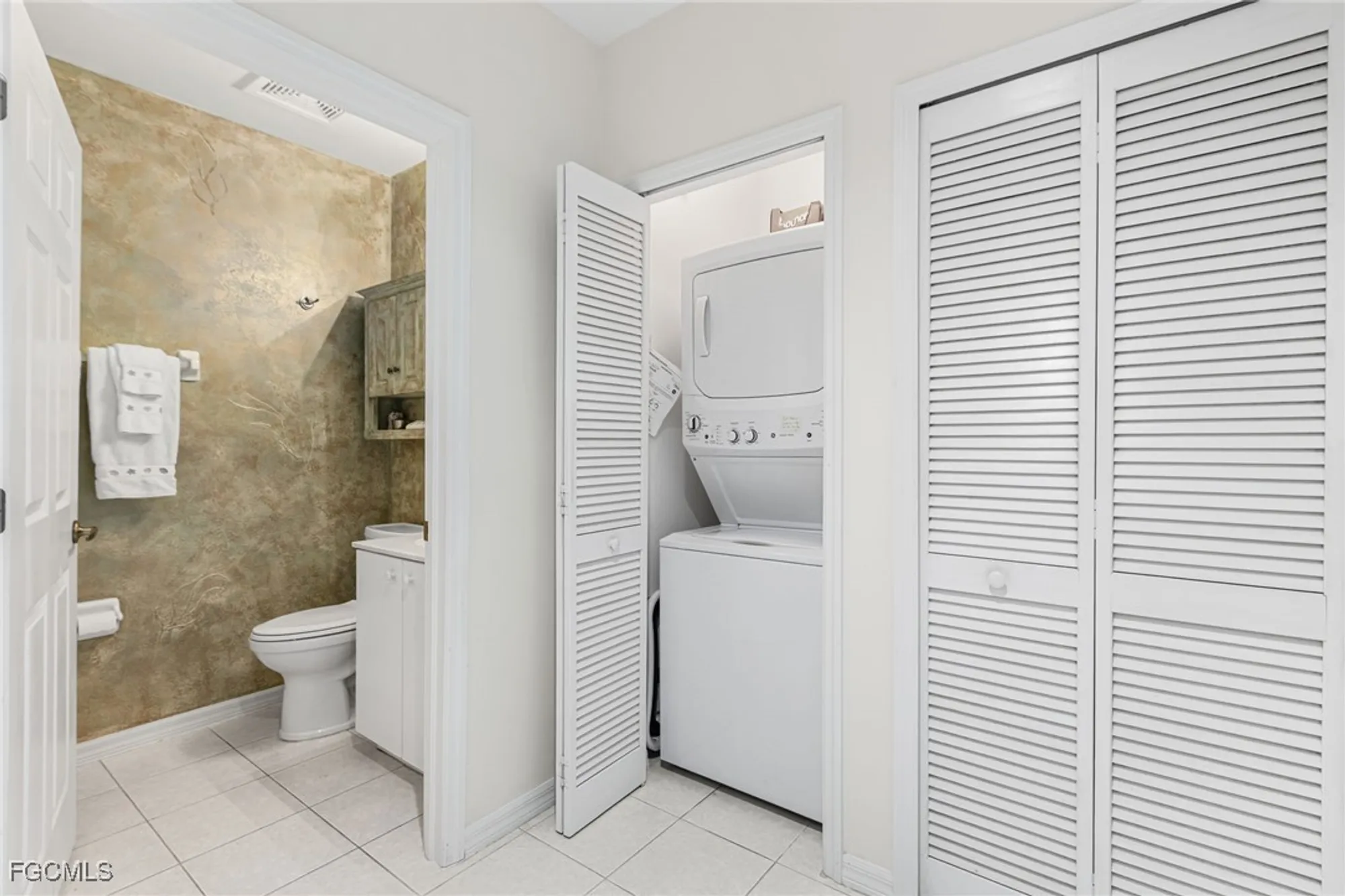 Property Slideshow image 28 of 50 | 11110 harbour yacht ct 33b, Fort Myers, FL, 33908