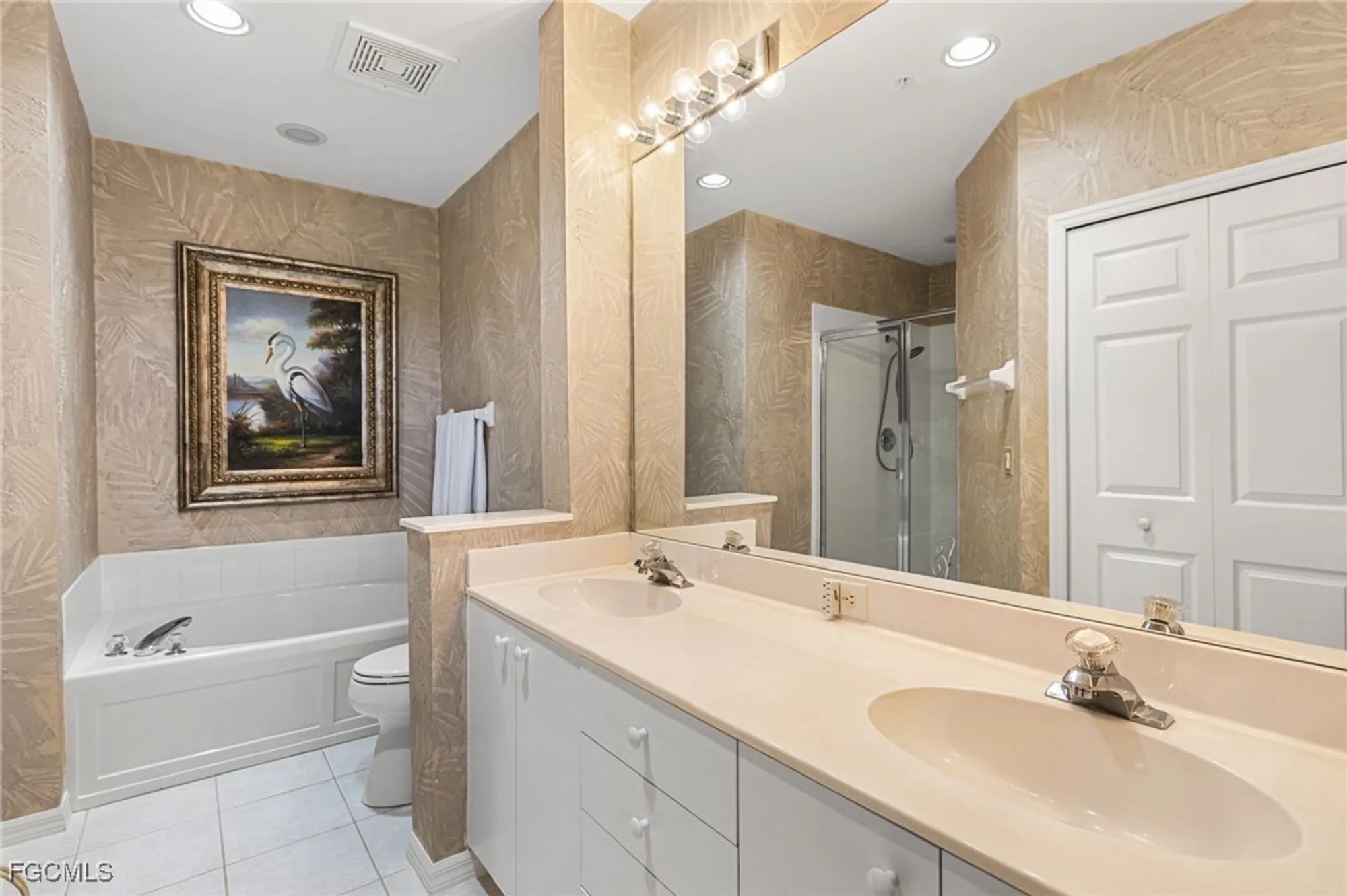 Property Slideshow image 23 of 50 | 11110 harbour yacht ct 33b, Fort Myers, FL, 33908