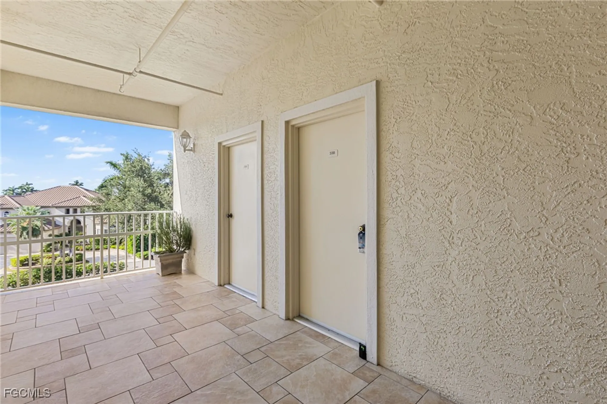 Property Slideshow image 33 of 50 | 11110 harbour yacht ct 33b, Fort Myers, FL, 33908