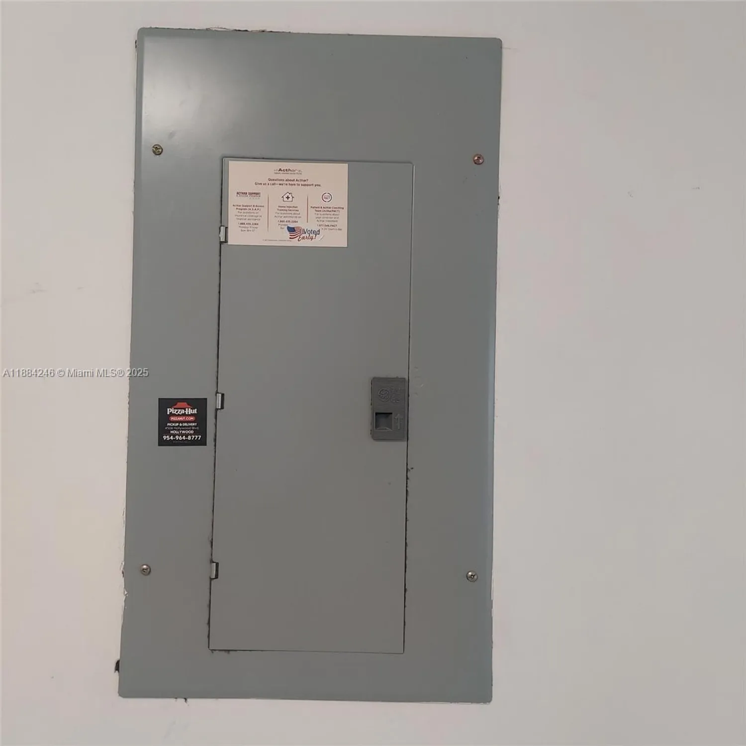 Property Slideshow image 14 of 18 | 2300 park ln apt 211, Hollywood, FL, 33021