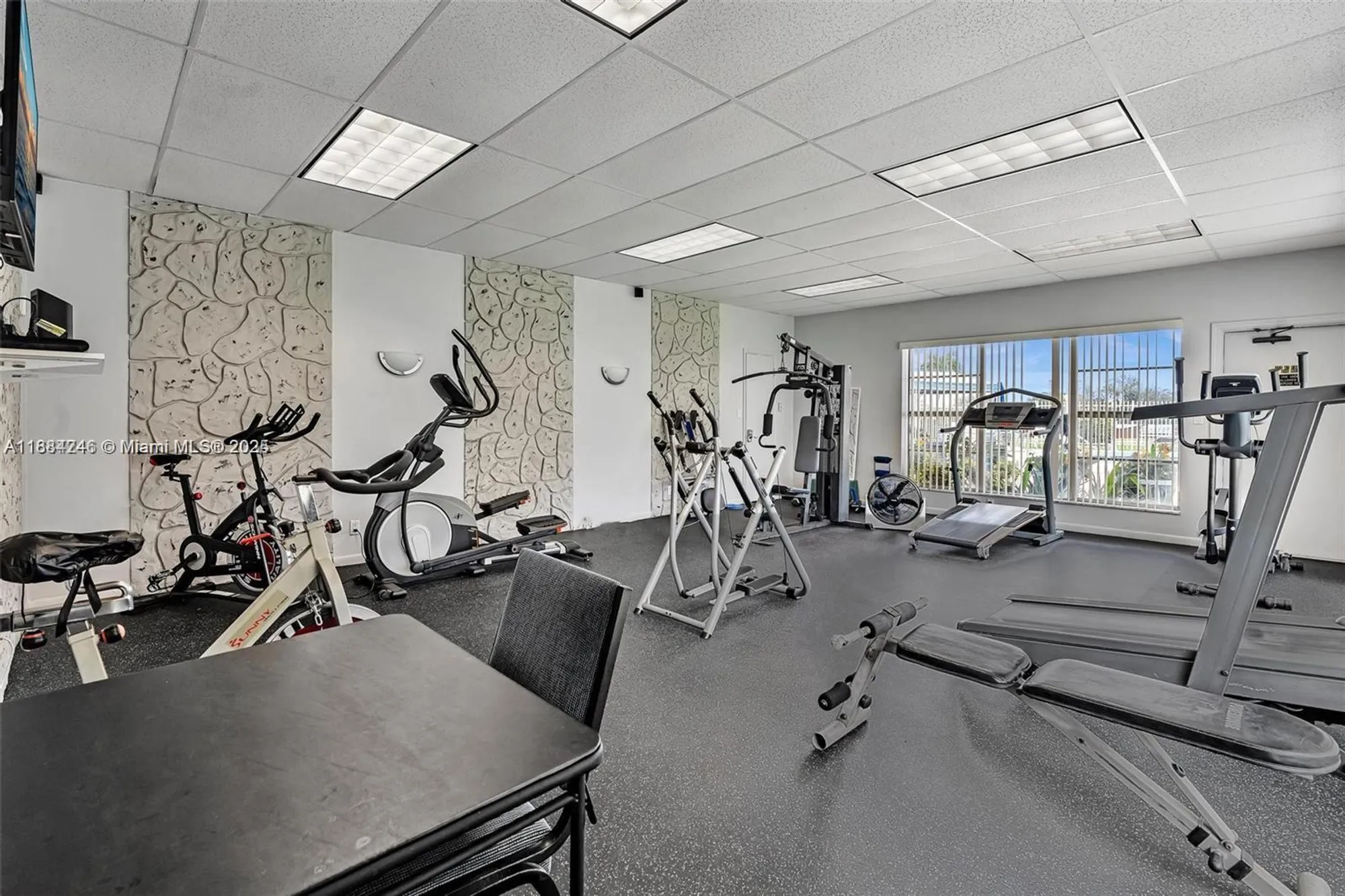Property Slideshow image 17 of 18 | 2300 park ln apt 211, Hollywood, FL, 33021
