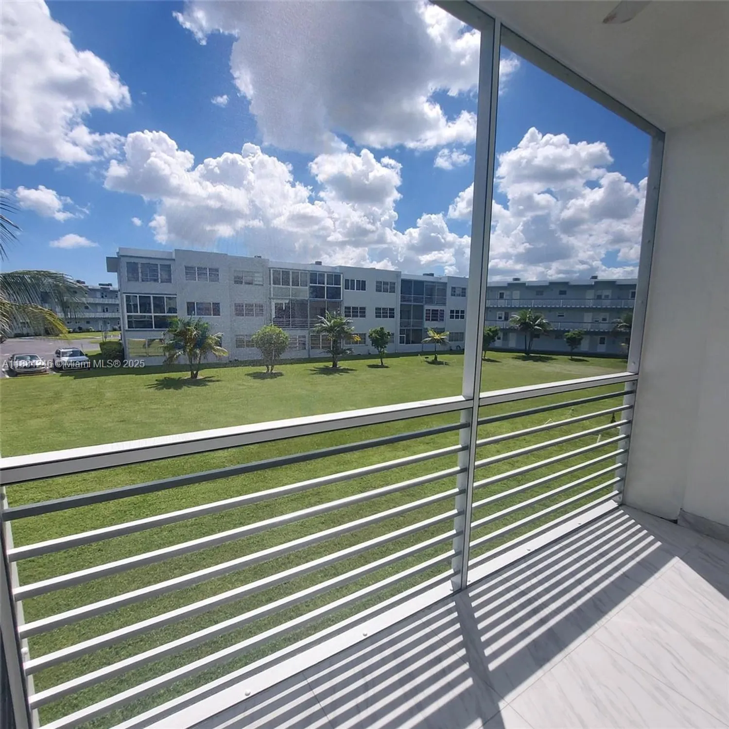 Property Slideshow image 1 of 18 | 2300 park ln apt 211, Hollywood, FL, 33021