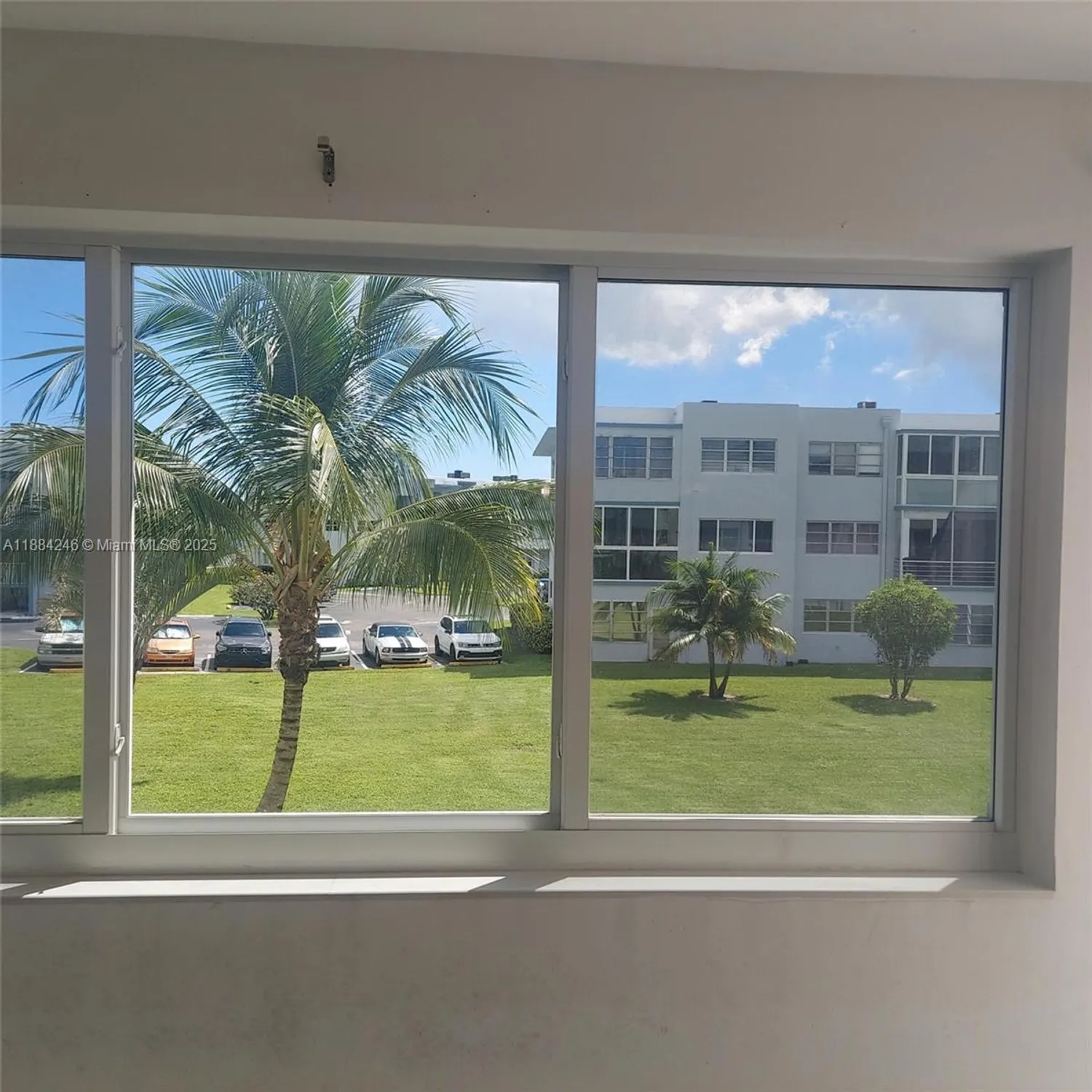 Property Slideshow image 10 of 18 | 2300 park ln apt 211, Hollywood, FL, 33021