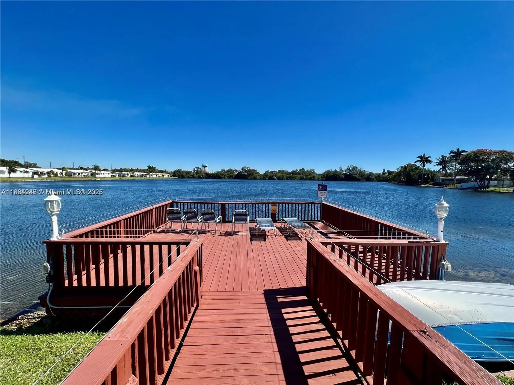 Property Slideshow image 11 of 18 | 2300 park ln apt 211, Hollywood, FL, 33021
