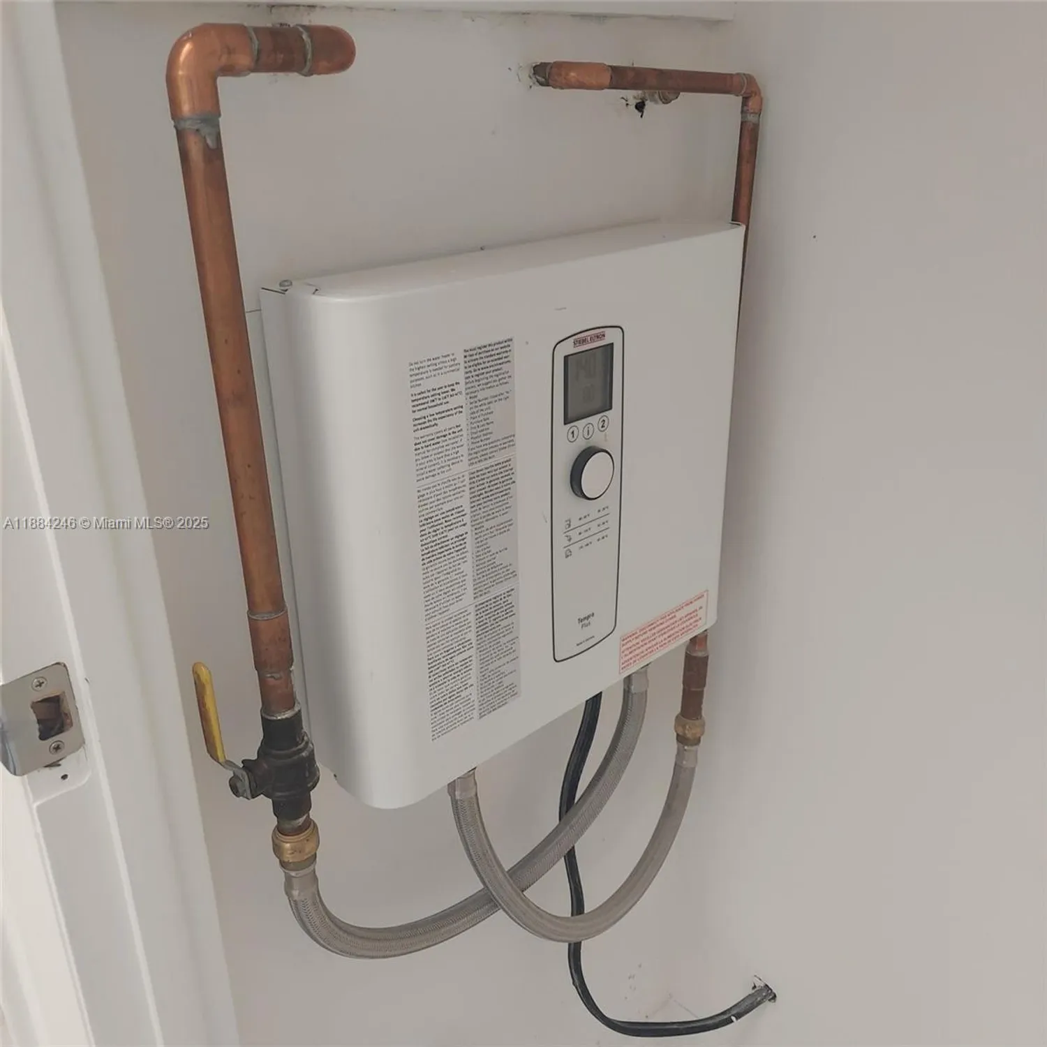 Property Slideshow image 12 of 18 | 2300 park ln apt 211, Hollywood, FL, 33021