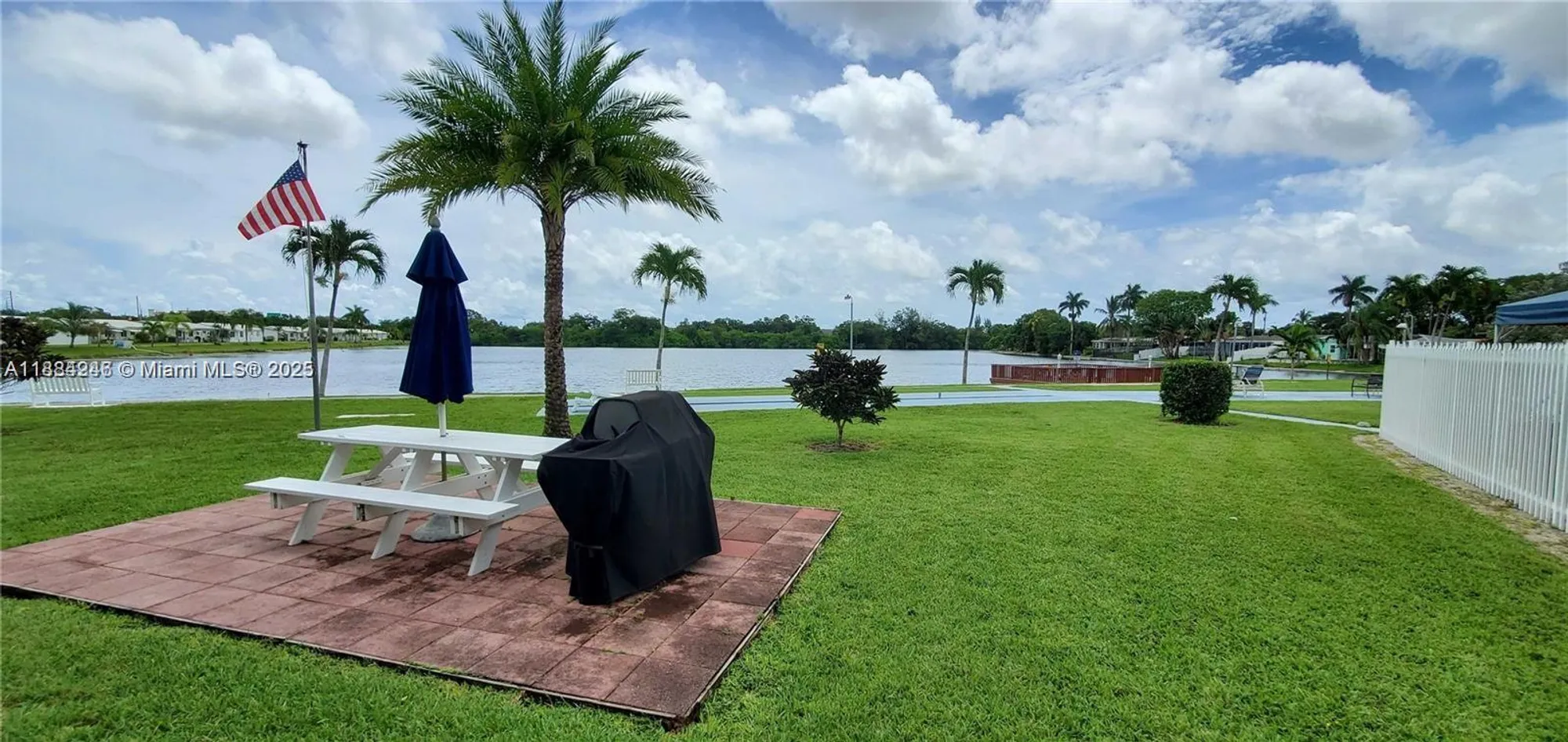 Property Slideshow image 13 of 18 | 2300 park ln apt 211, Hollywood, FL, 33021