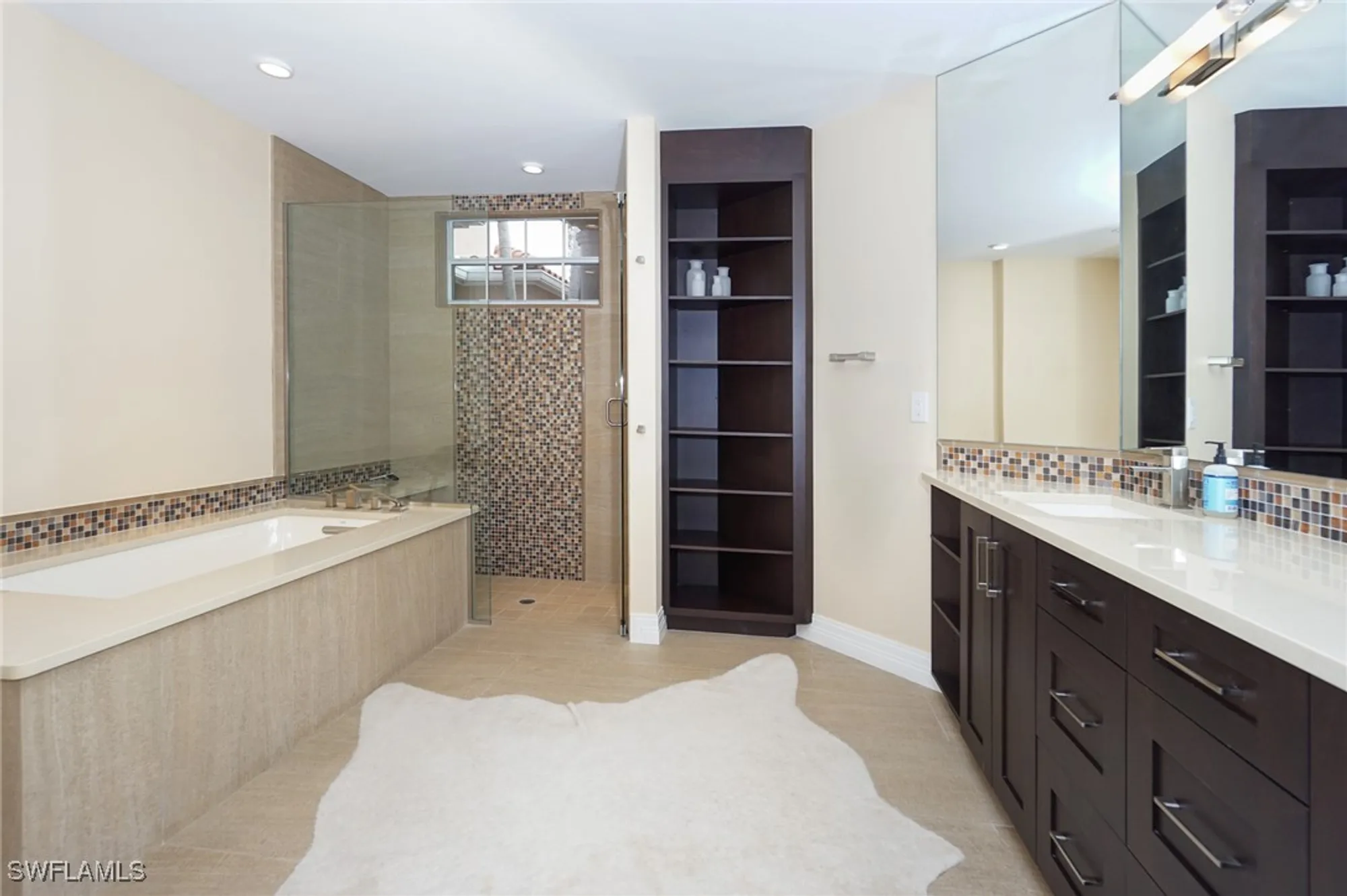Property Slideshow image 19 of 29 | 8472 abbington cir 2011, Naples, FL, 34108