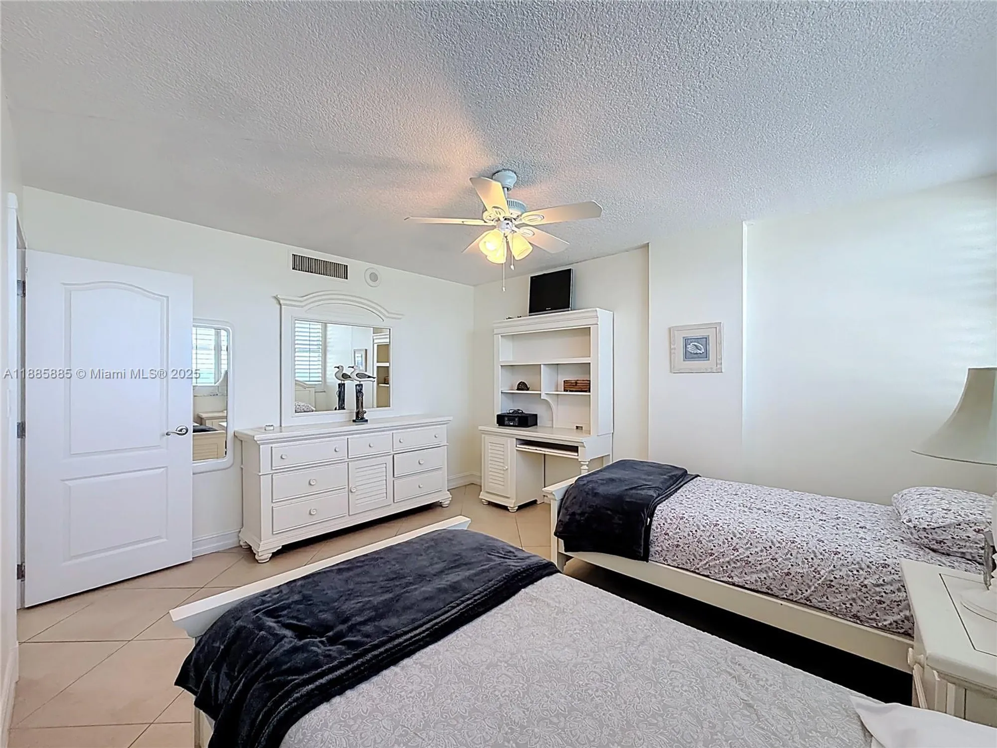Property Slideshow image 36 of 39 | 1890 s ocean dr apt 504, Hallandale Beach, FL, 33009