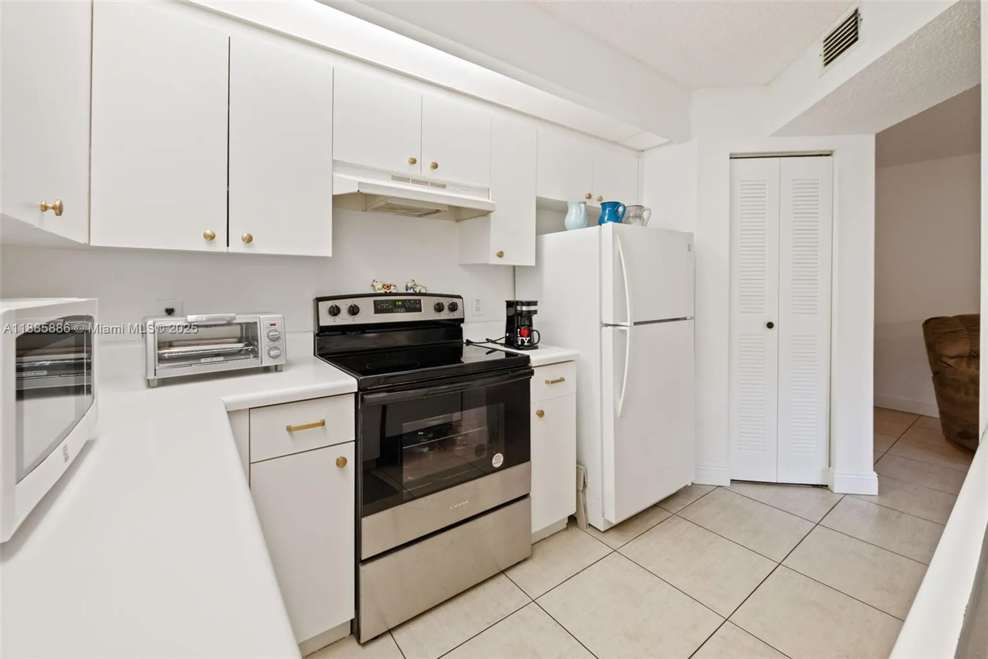 Property Slideshow image 16 of 25 | 701 sw 142nd ave 110s, Pembroke Pines, FL, 33027