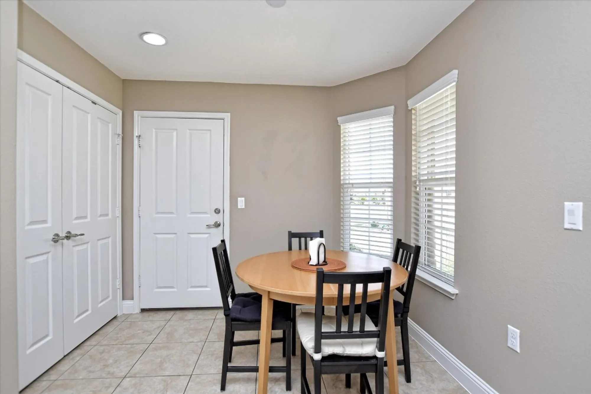 Property Slideshow image 11 of 21 | 103 mud creek cv, Georgetown, TX, 78633