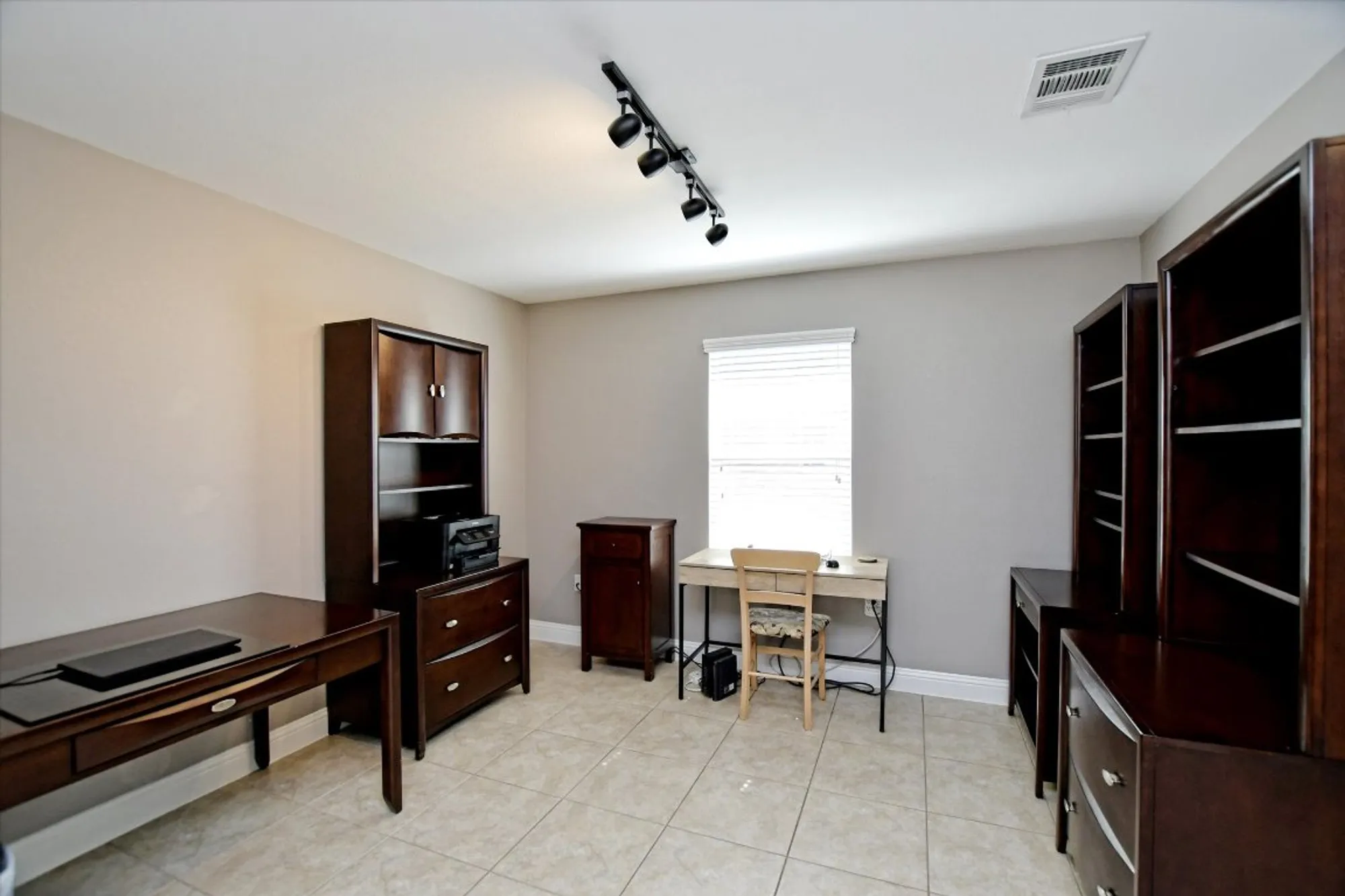 Property Slideshow image 12 of 21 | 103 mud creek cv, Georgetown, TX, 78633