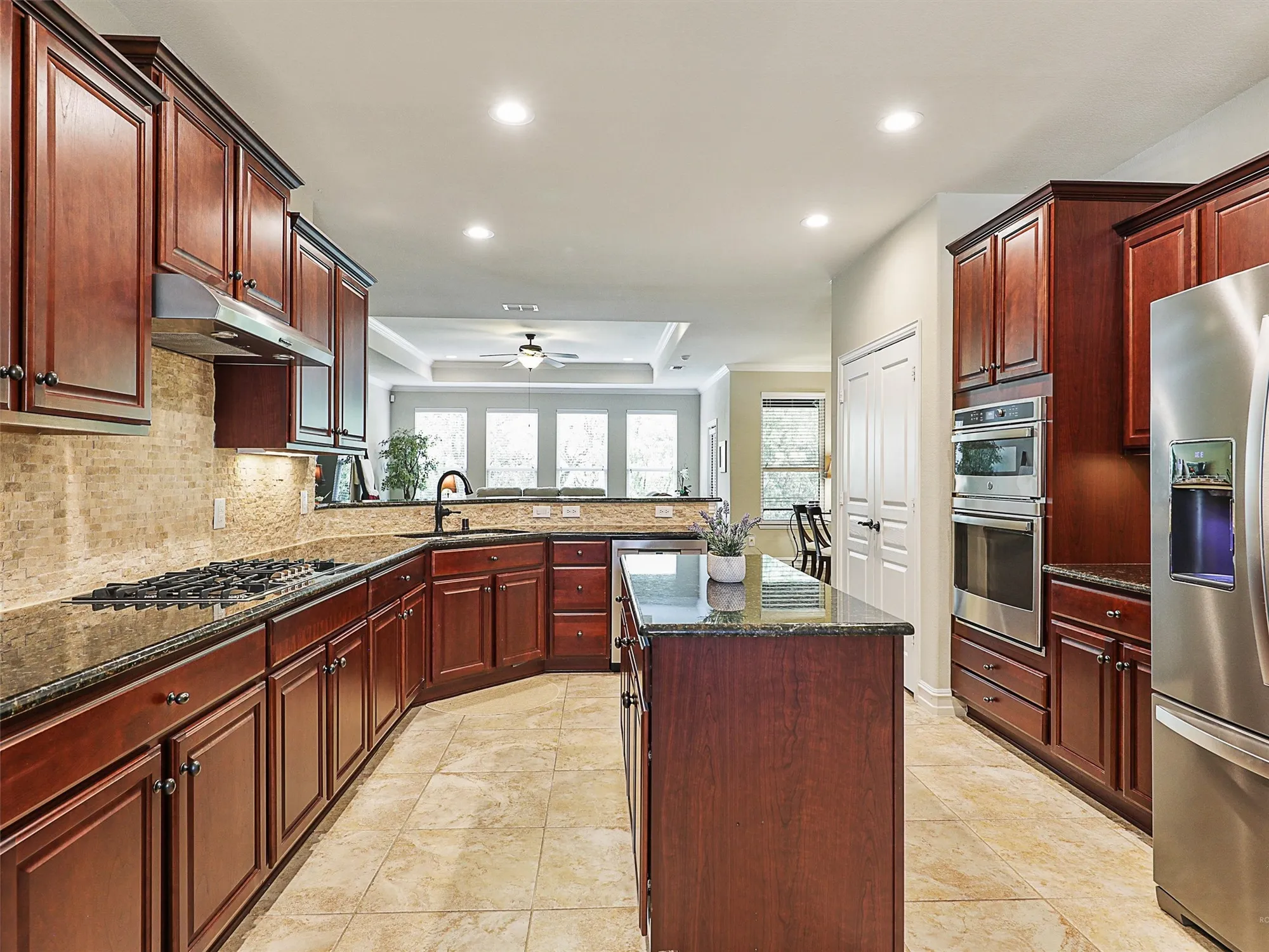 Property Slideshow image 10 of 40 | 6373 cherry hills dr, Frisco, TX, 75036