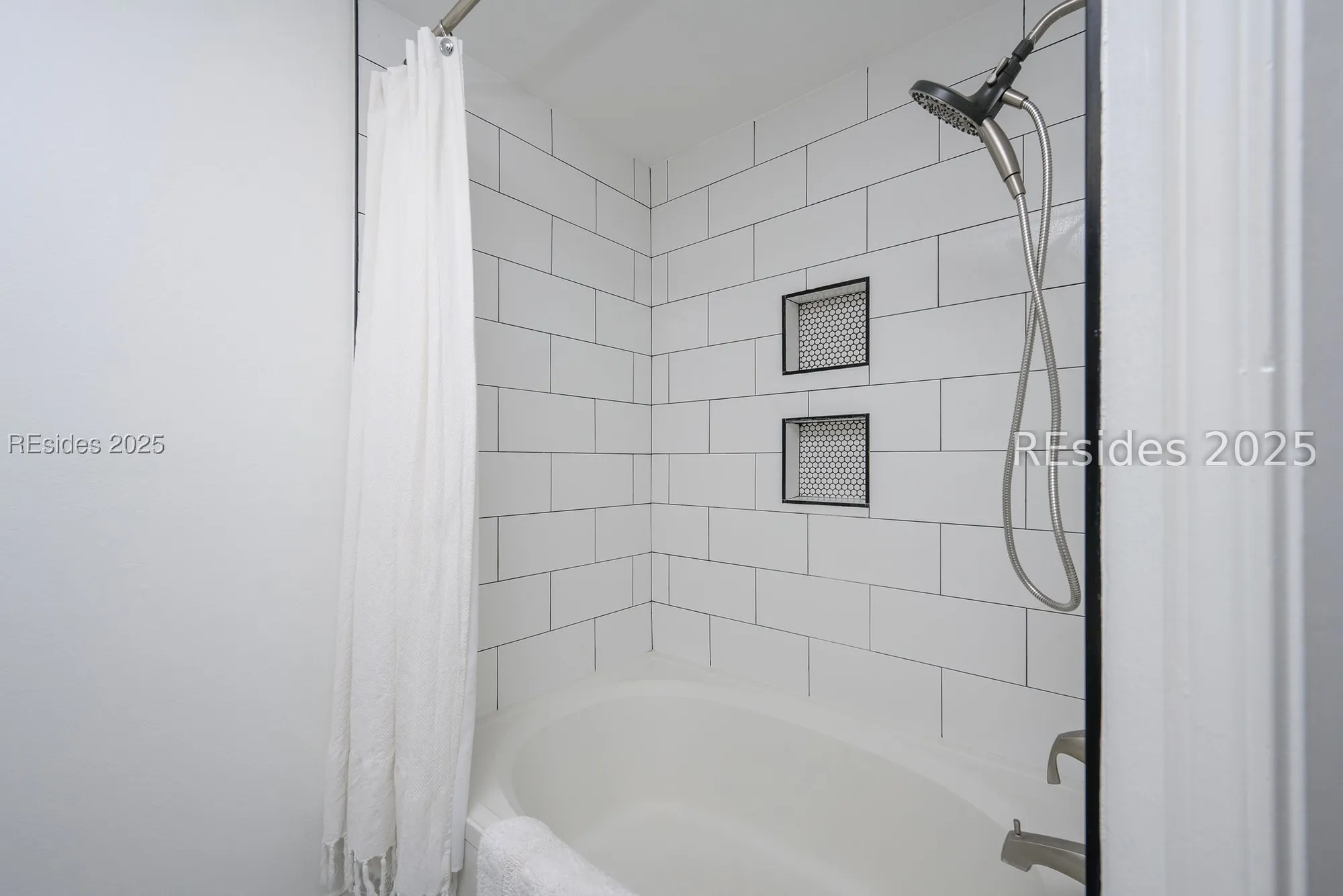 Property Slideshow image 14 of 34 | 380 marshland rd f31, Hilton Head Island, SC, 29926