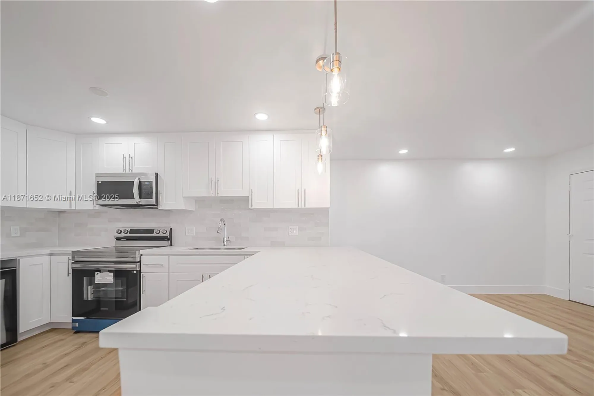 Property Slideshow image 8 of 46 | 2106 alfred dr, Boynton Beach, FL, 33426