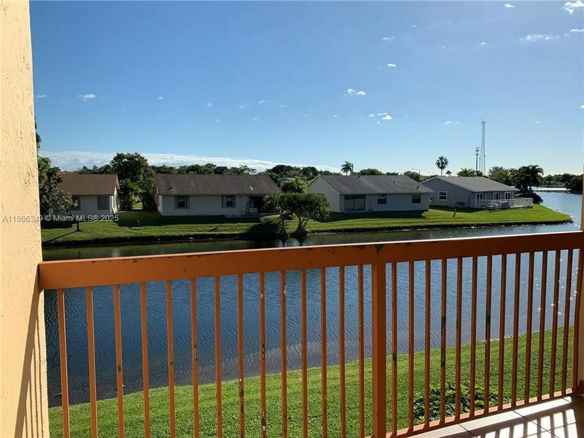 Property Slideshow image 10 of 11 | 7650 westwood dr apt 519, Tamarac, FL, 33321