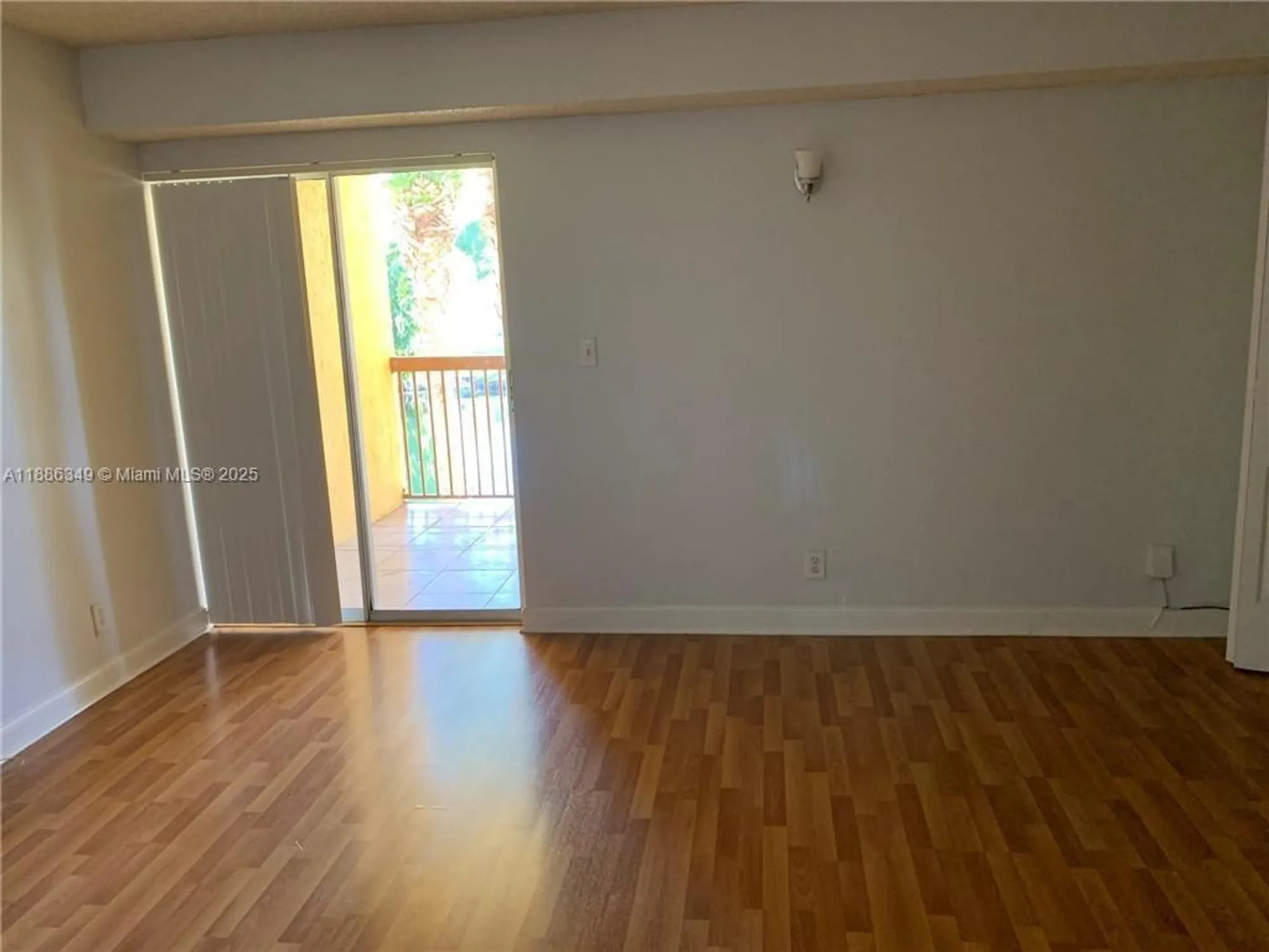 Property Slideshow image 4 of 11 | 7650 westwood dr apt 519, Tamarac, FL, 33321