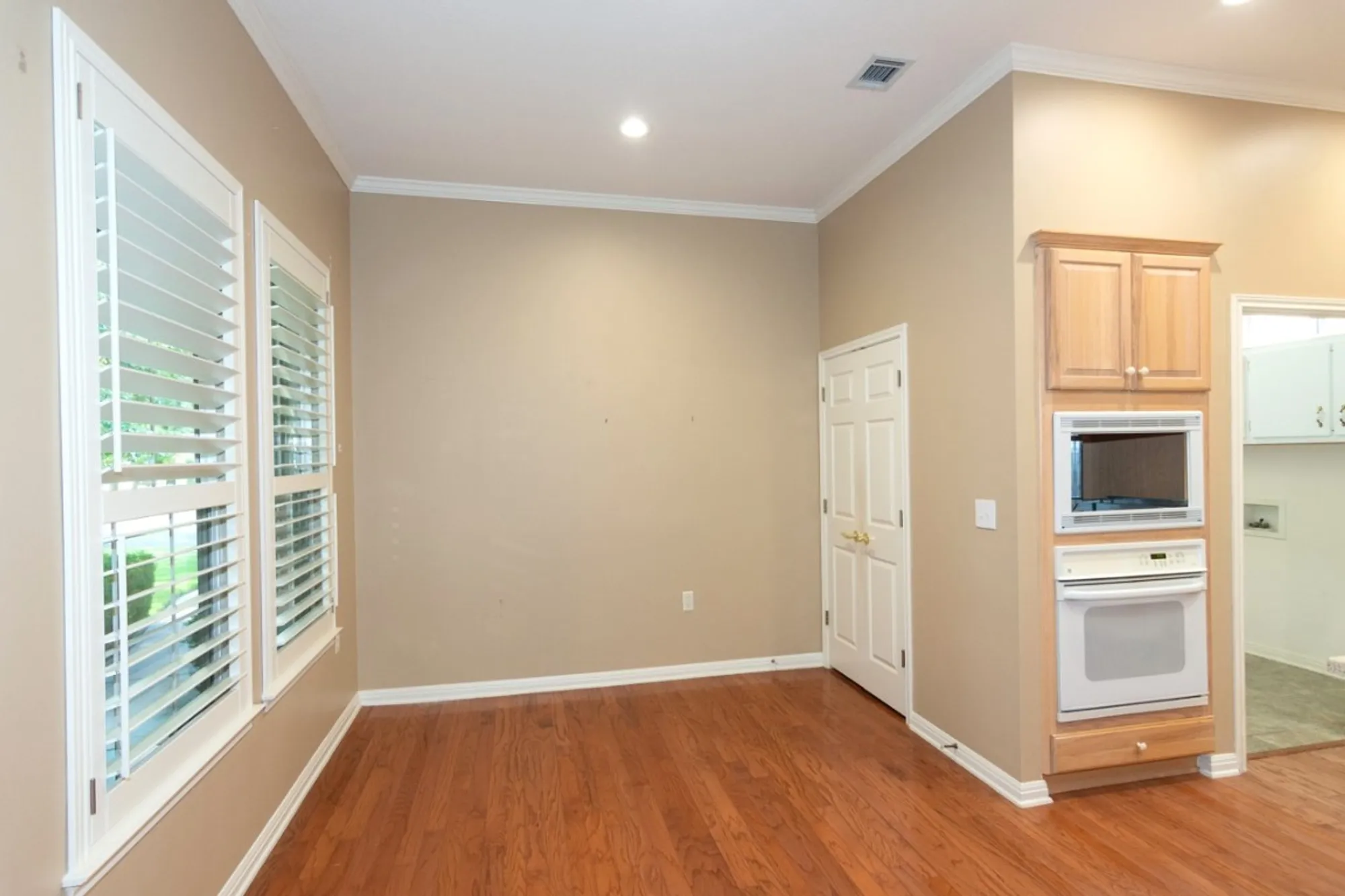 Property Slideshow image 16 of 32 | 102 harness ln, Georgetown, TX, 78633
