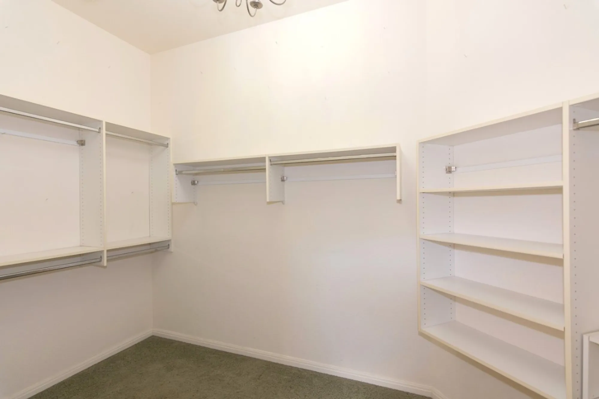 Property Slideshow image 22 of 32 | 102 harness ln, Georgetown, TX, 78633